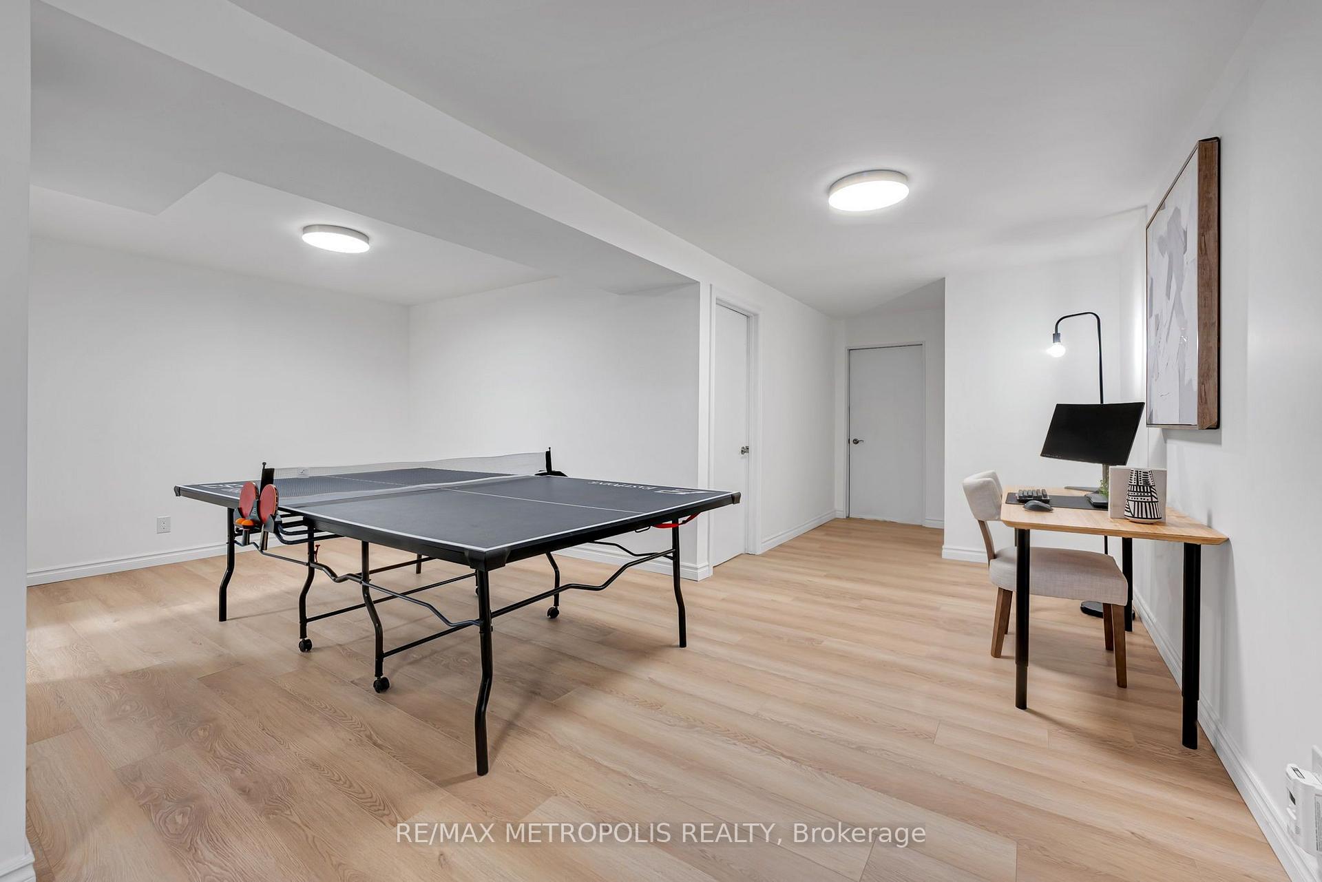 Photo 33 of 598 Black Oak Crescent, Waterloo, North Lakeshore — HOMEH