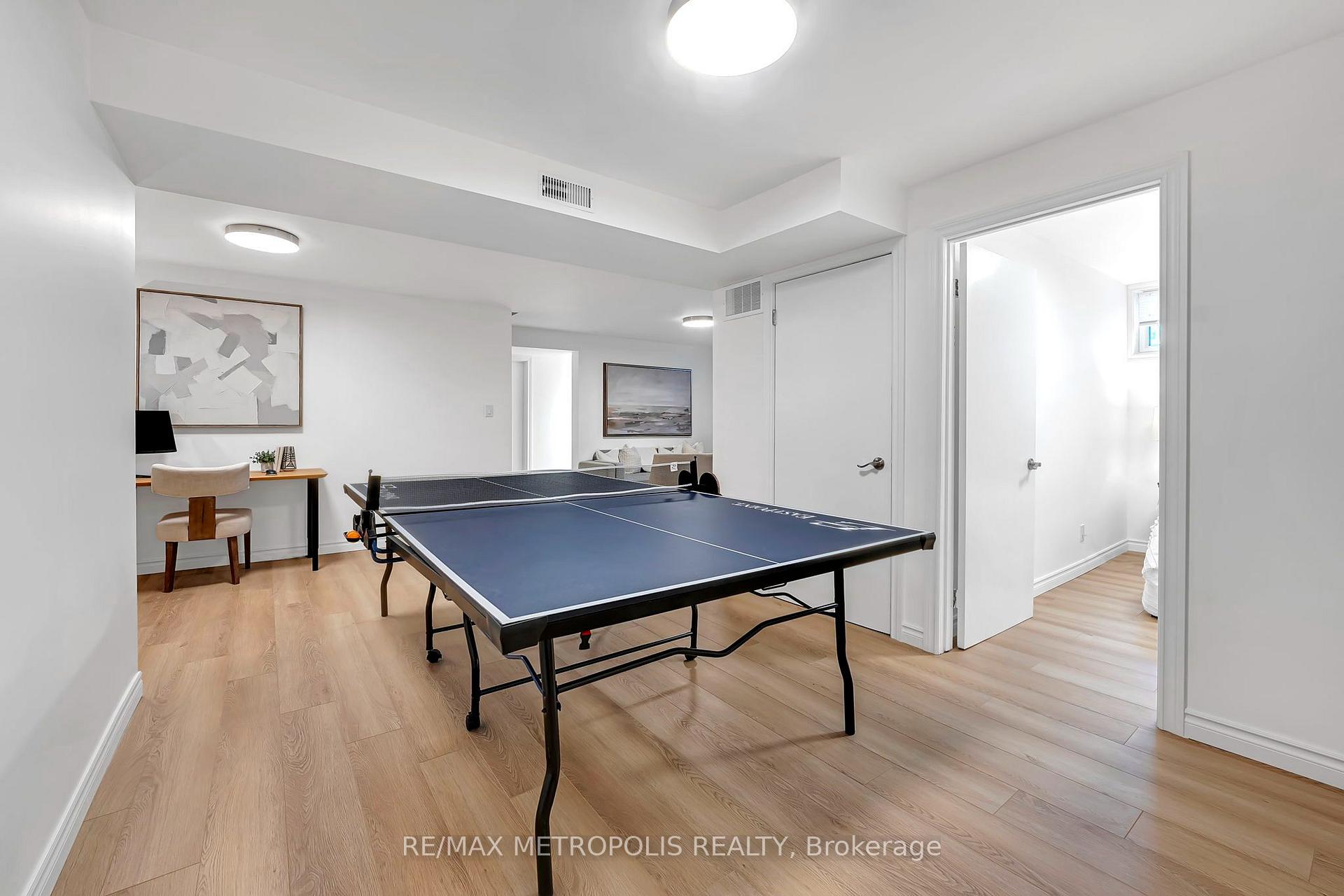 Photo 34 of 598 Black Oak Crescent, Waterloo, North Lakeshore — HOMEH