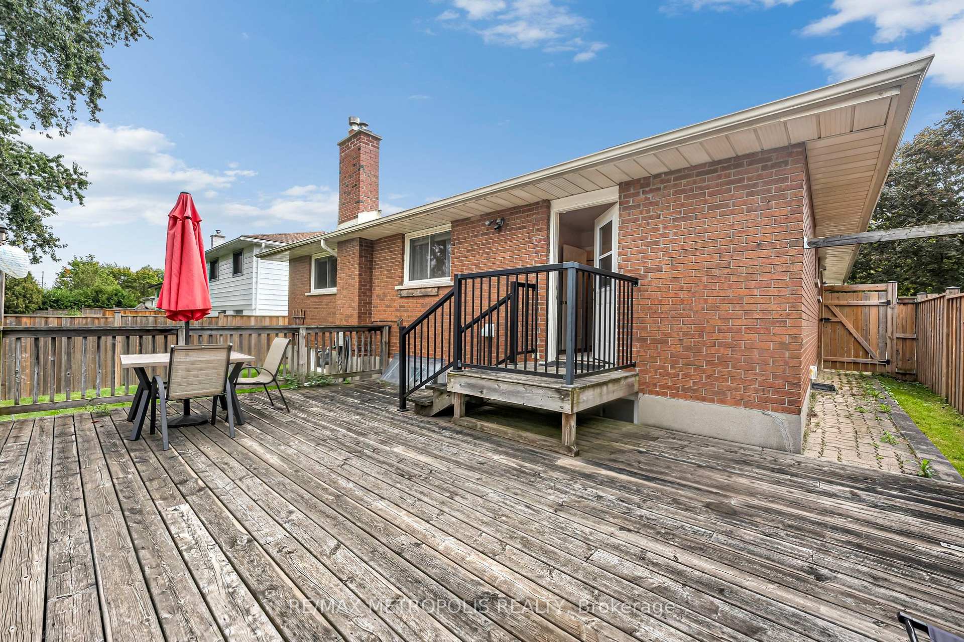 Photo 37 of 598 Black Oak Crescent, Waterloo, North Lakeshore — HOMEH