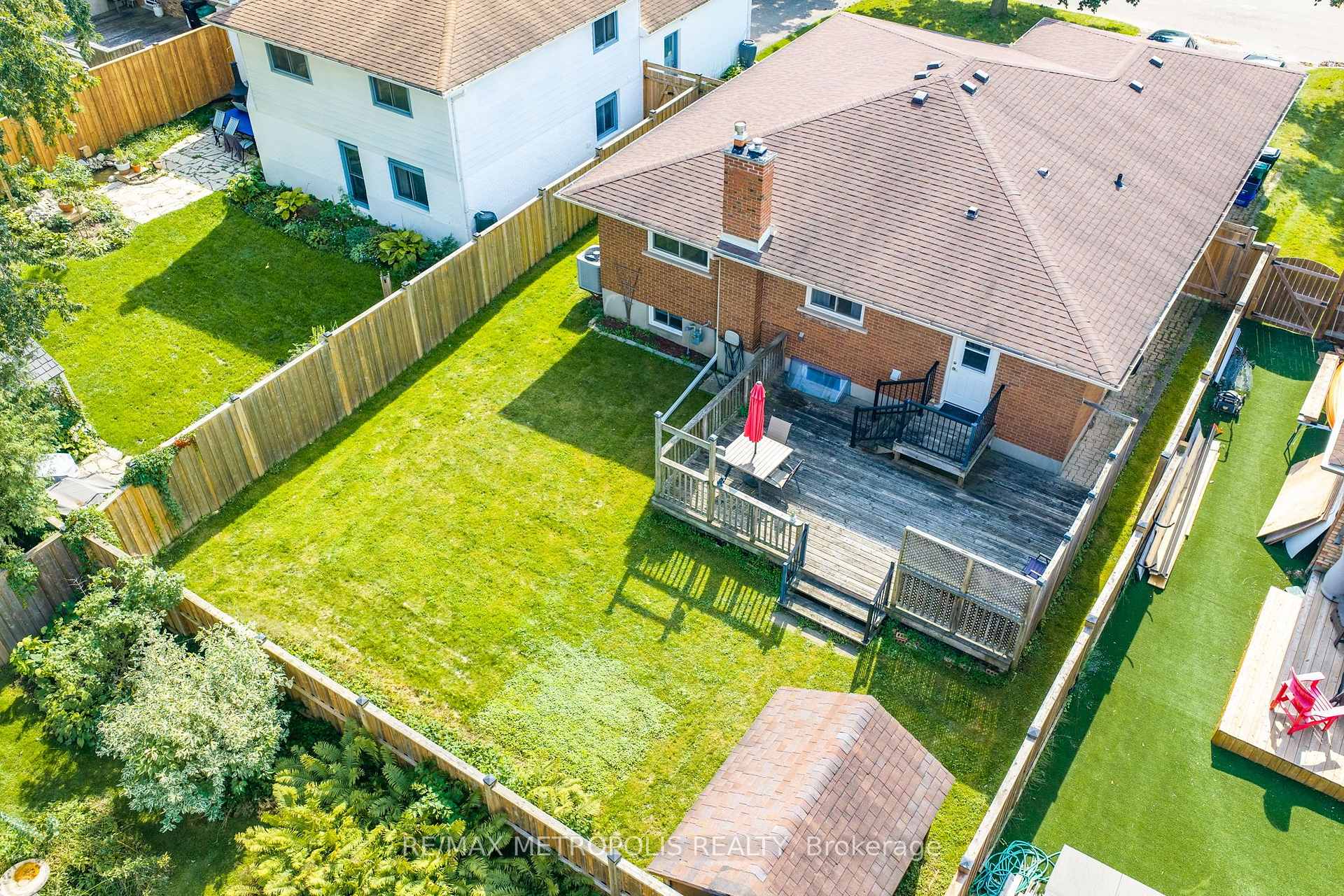 Photo 38 of 598 Black Oak Crescent, Waterloo, North Lakeshore — HOMEH