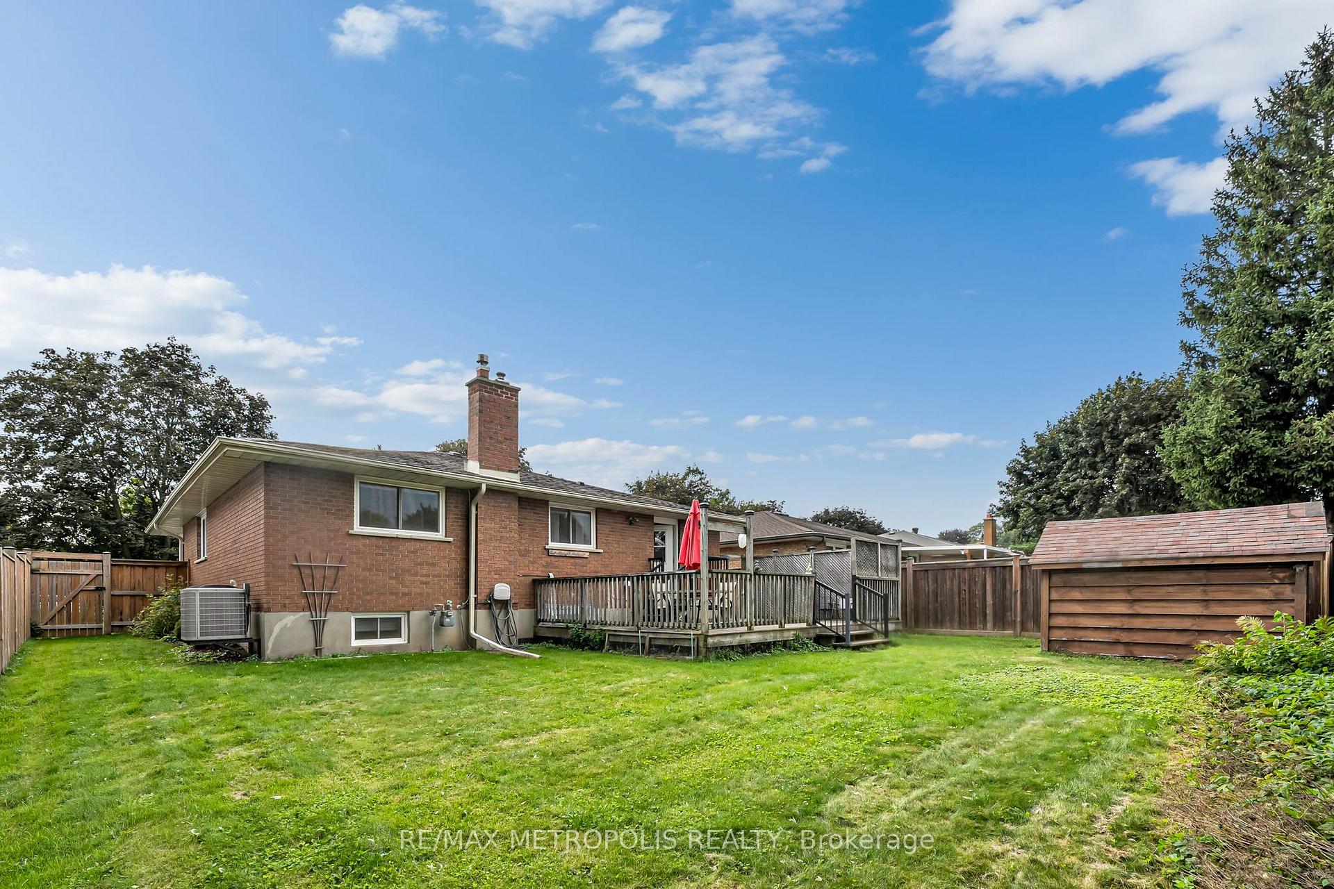 Photo 40 of 598 Black Oak Crescent, Waterloo, North Lakeshore — HOMEH