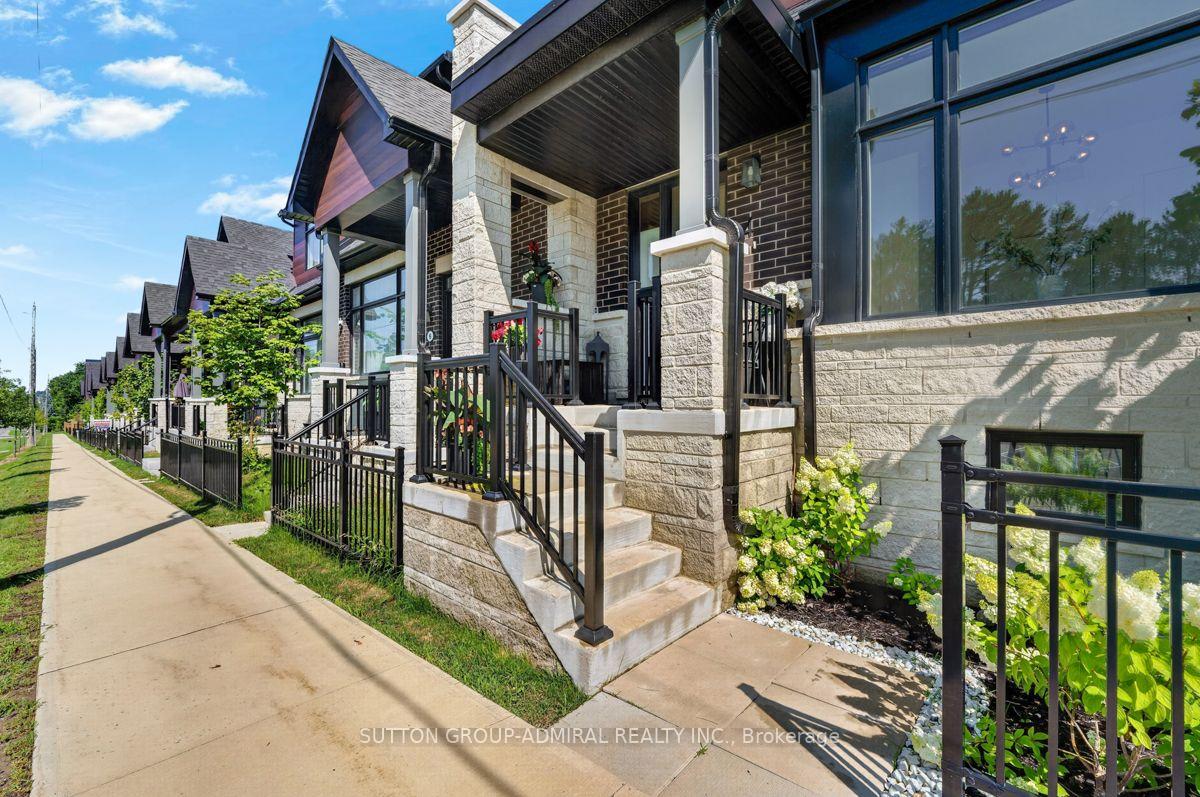 Photo 2 of 4 Vern Robertson Gate, Uxbridge — HOMEH