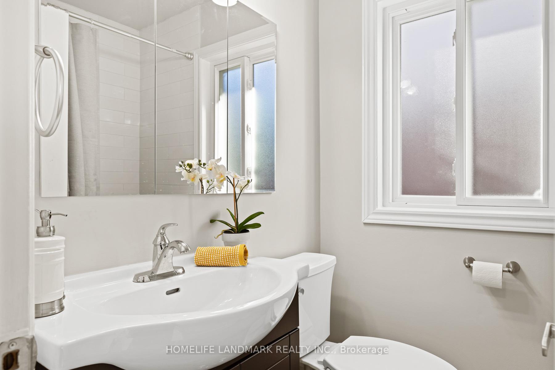 Photo 12 of 107 Parklea Drive, Toronto, Leaside — HOMEH