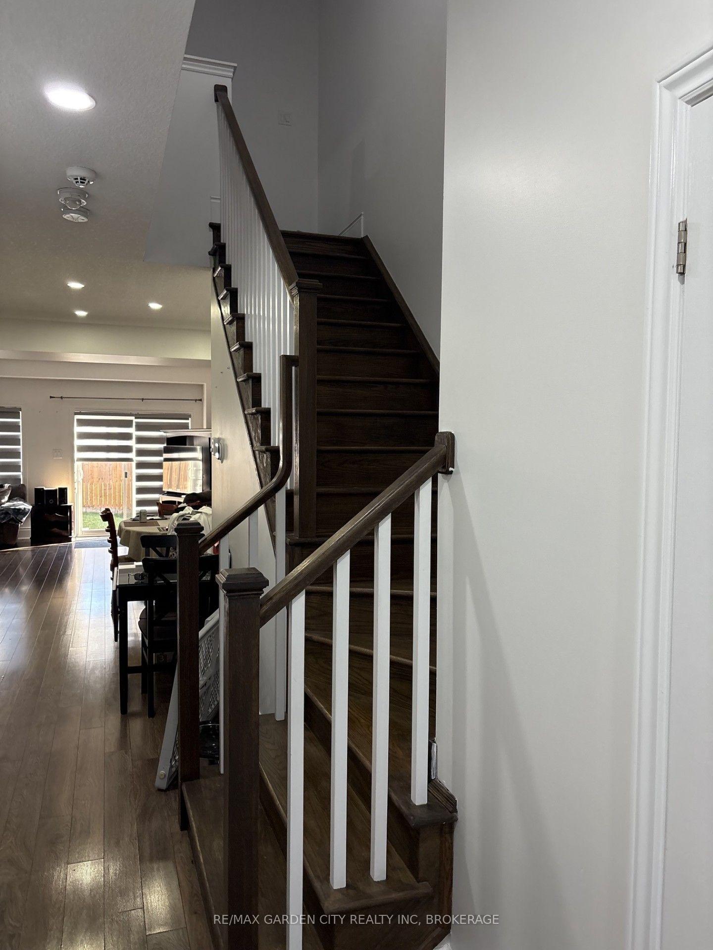 Photo 3 of 39 Sunset Way, Thorold, Rolling Meadows — HOMEH