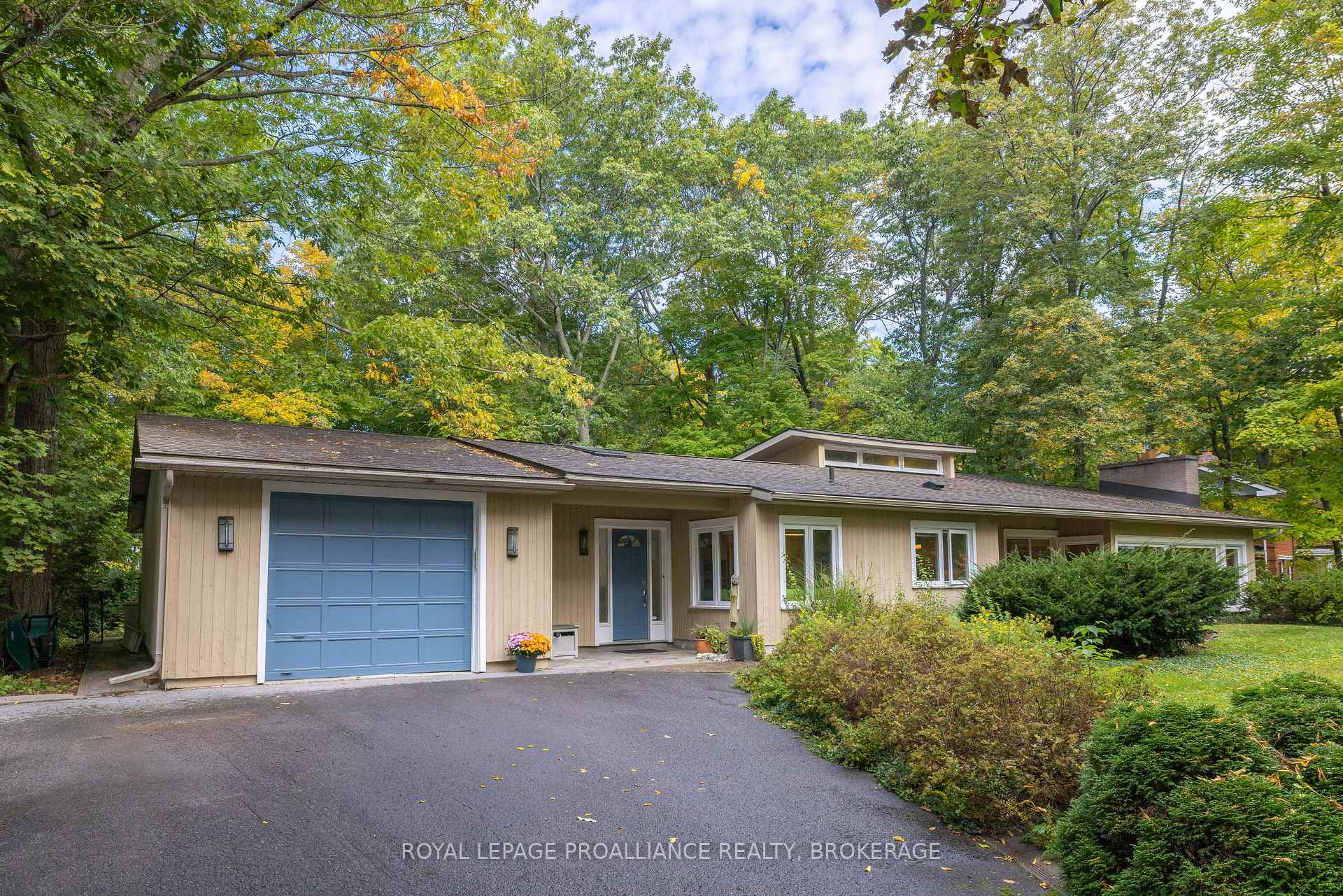 Photo of 27 Riverside Drive