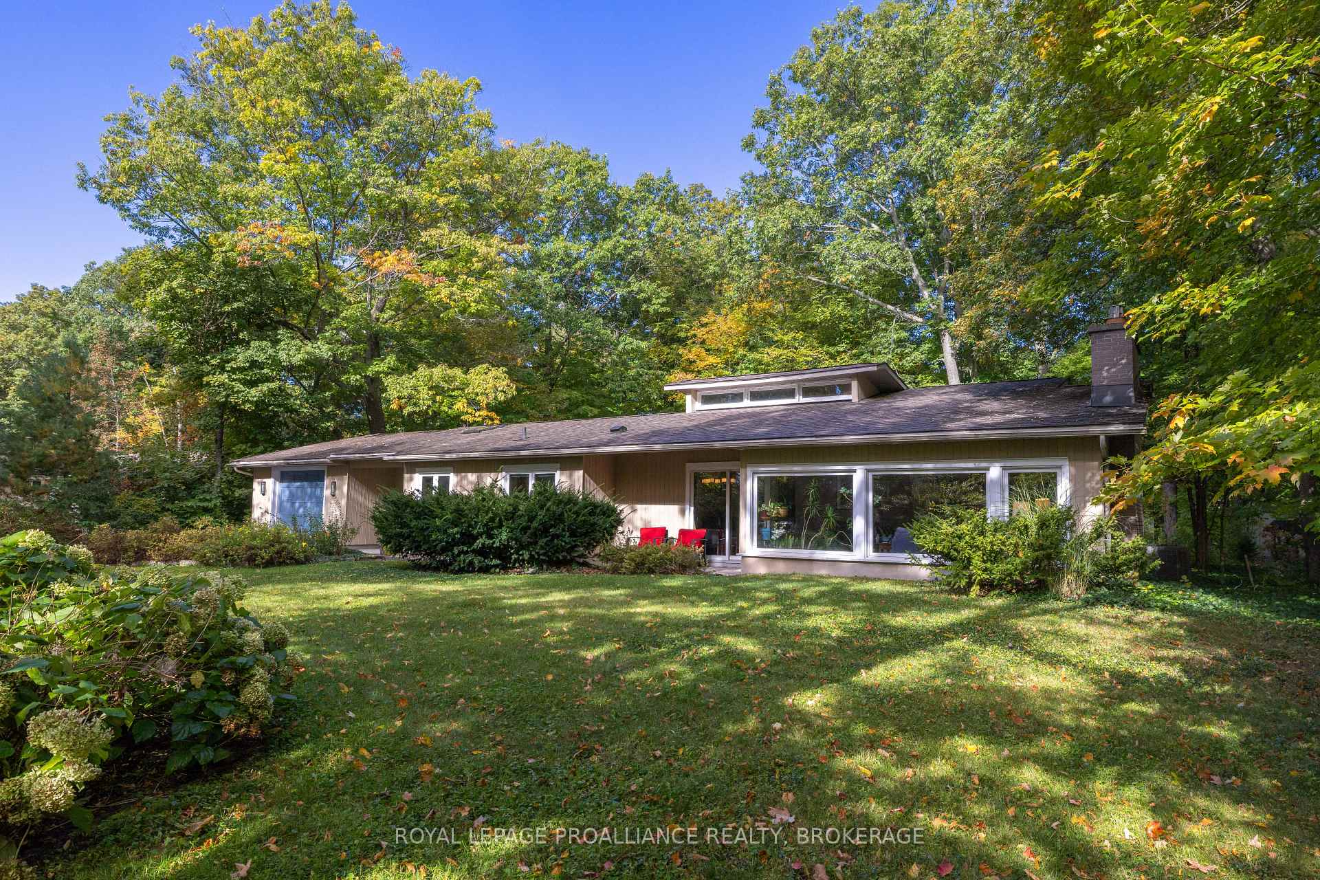 Photo 2 of 27 Riverside Drive, Kingston, Kingston East (Incl CFB Kingston) — HOMEH