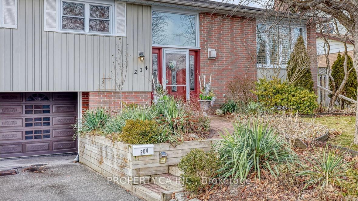 Photo 2 of Unit Upper, 204 Mason Drive, Whitby, Downtown Whitby — HOMEH