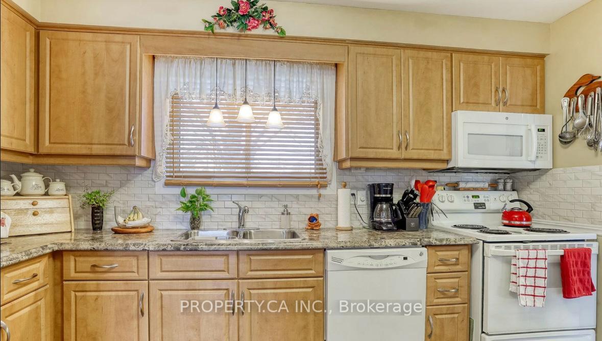 Photo 16 of Unit Upper, 204 Mason Drive, Whitby, Downtown Whitby — HOMEH