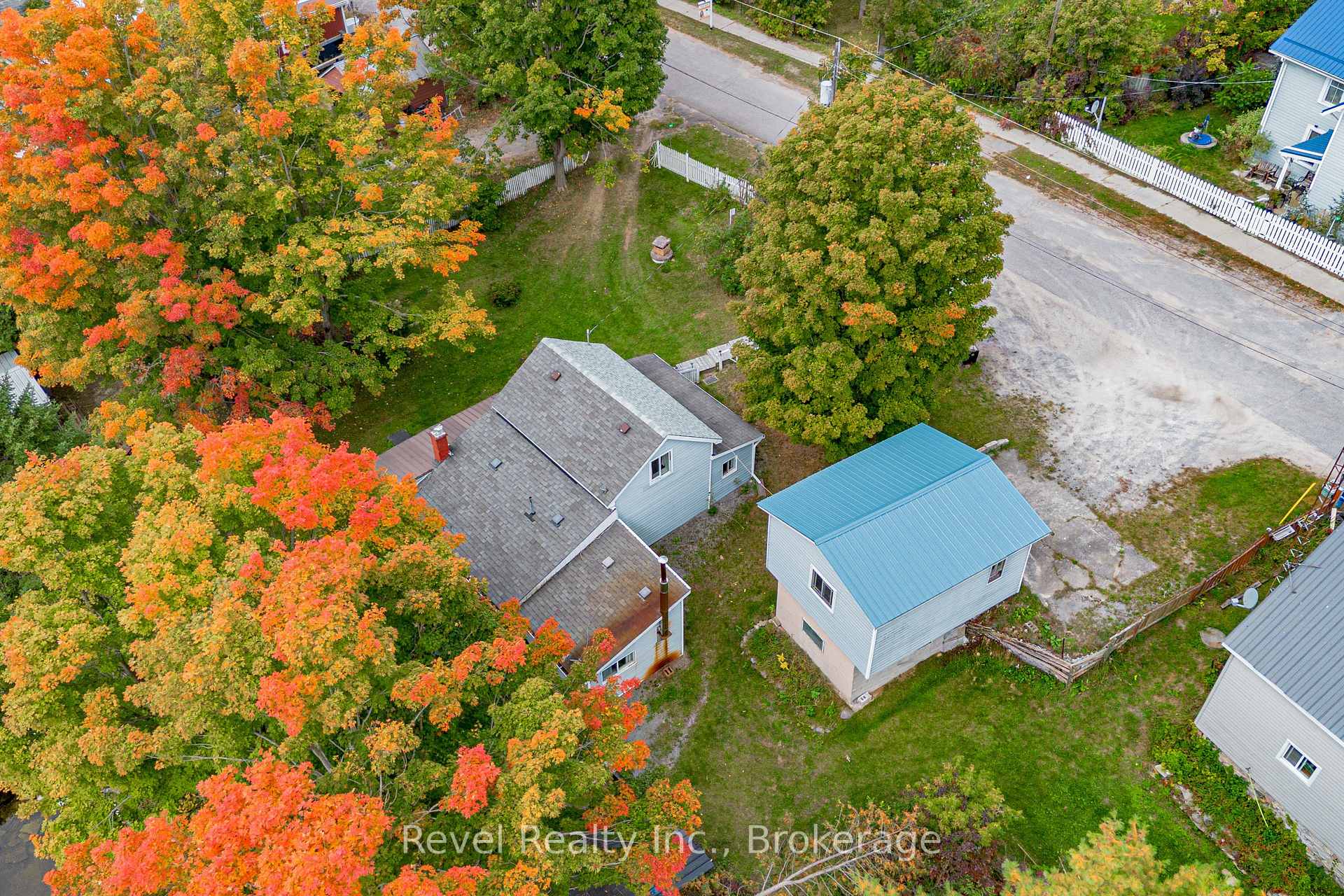 Photo 3 of 14 Richmond Street E, Kawartha Lakes, Bexley — HOMEH