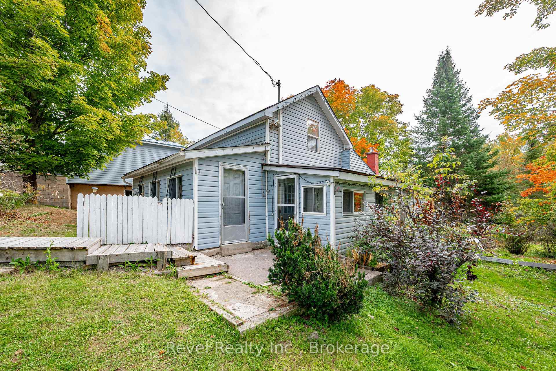 Photo 12 of 14 Richmond Street E, Kawartha Lakes, Bexley — HOMEH