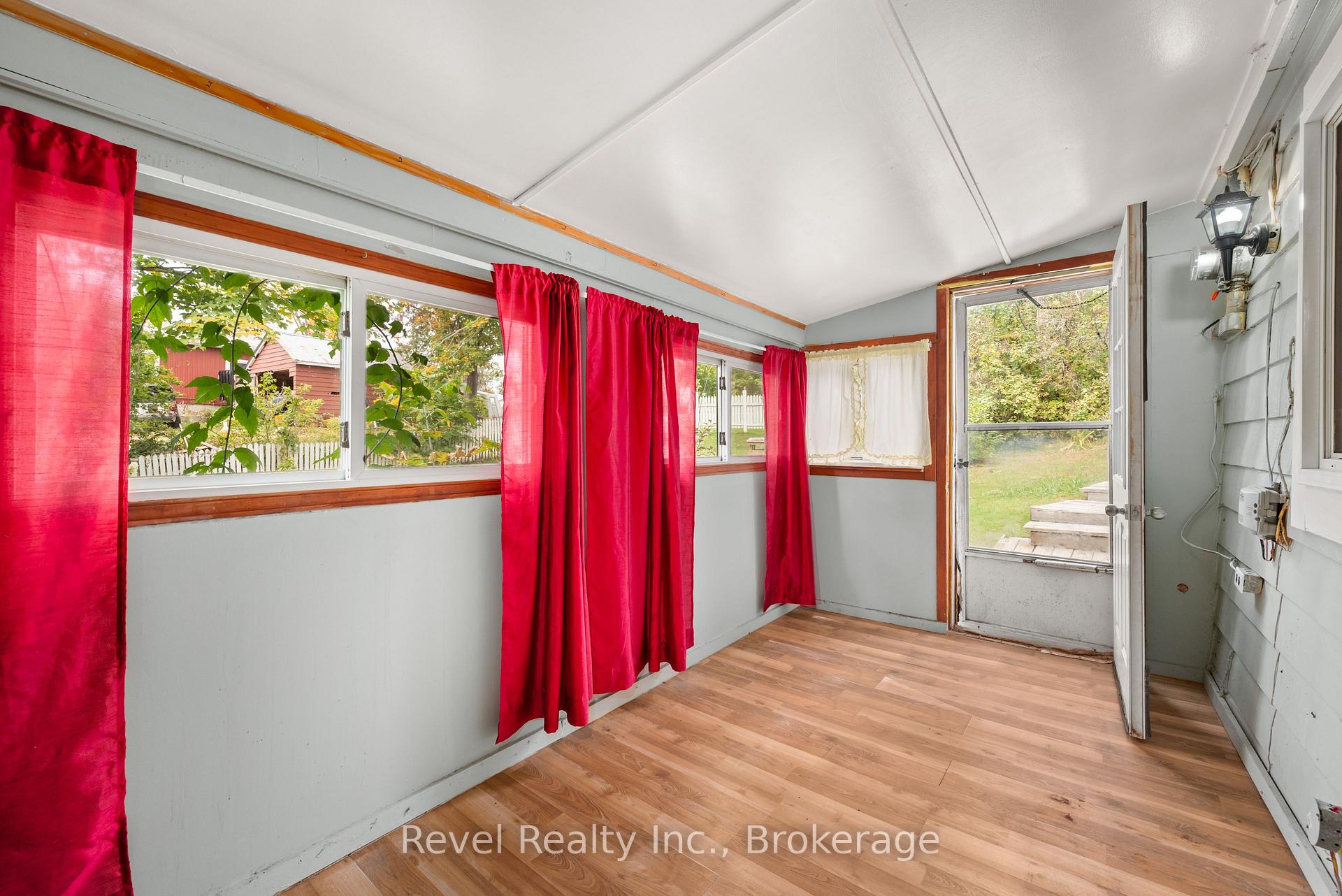 Photo 16 of 14 Richmond Street E, Kawartha Lakes, Bexley — HOMEH