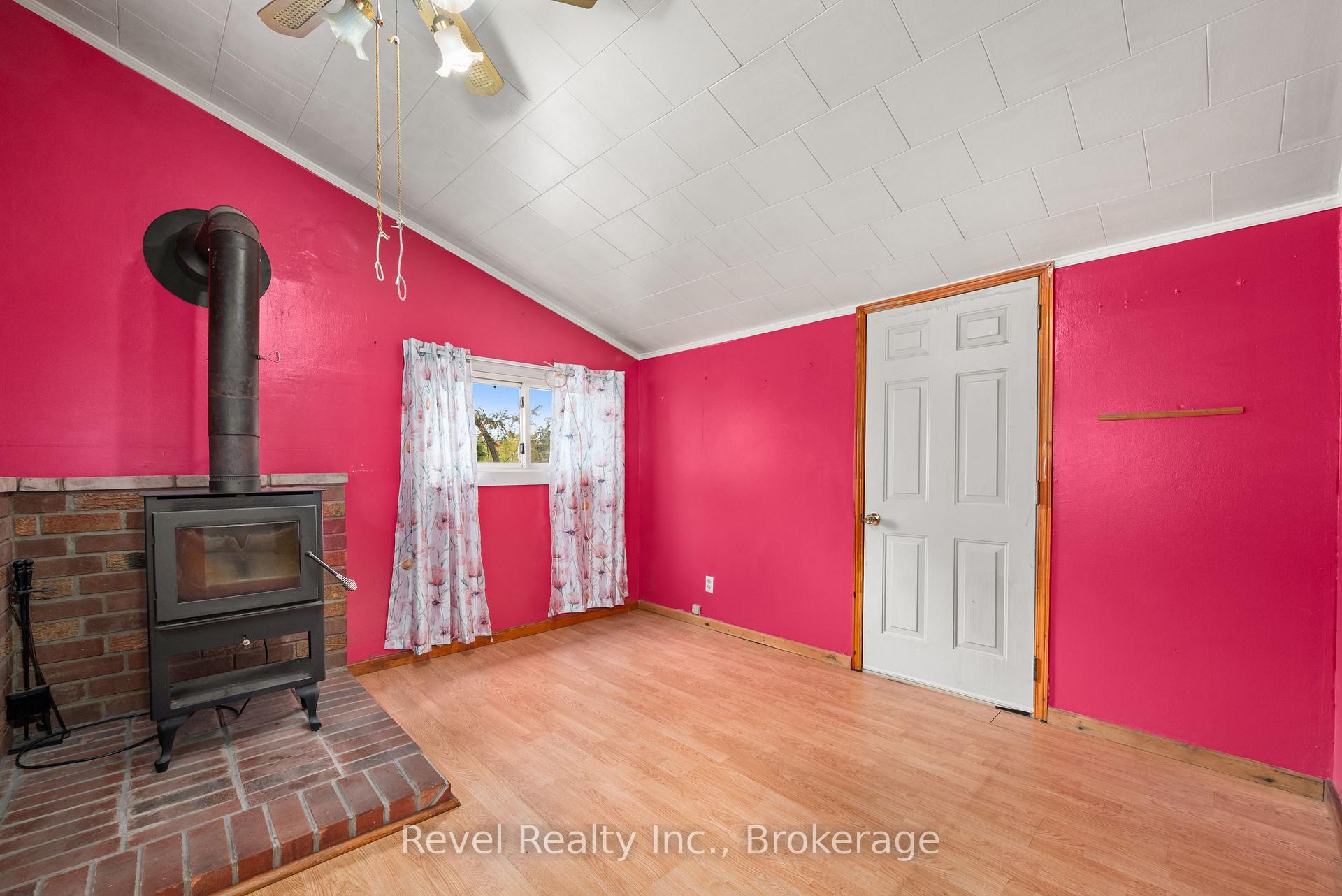 Photo 23 of 14 Richmond Street E, Kawartha Lakes, Bexley — HOMEH