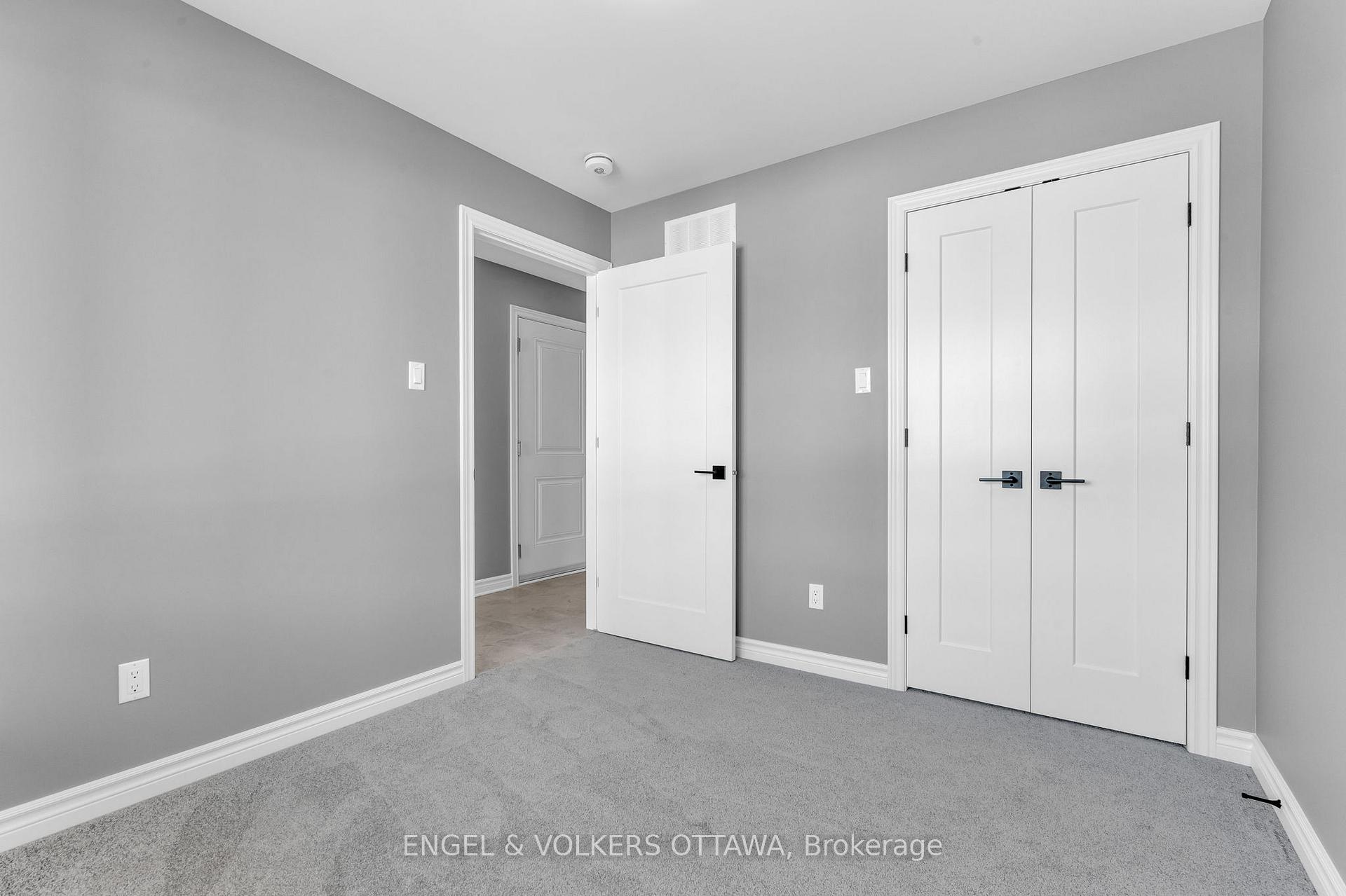 Photo 2 of 102 Seabert Drive, Arnprior, Arnprior — HOMEH