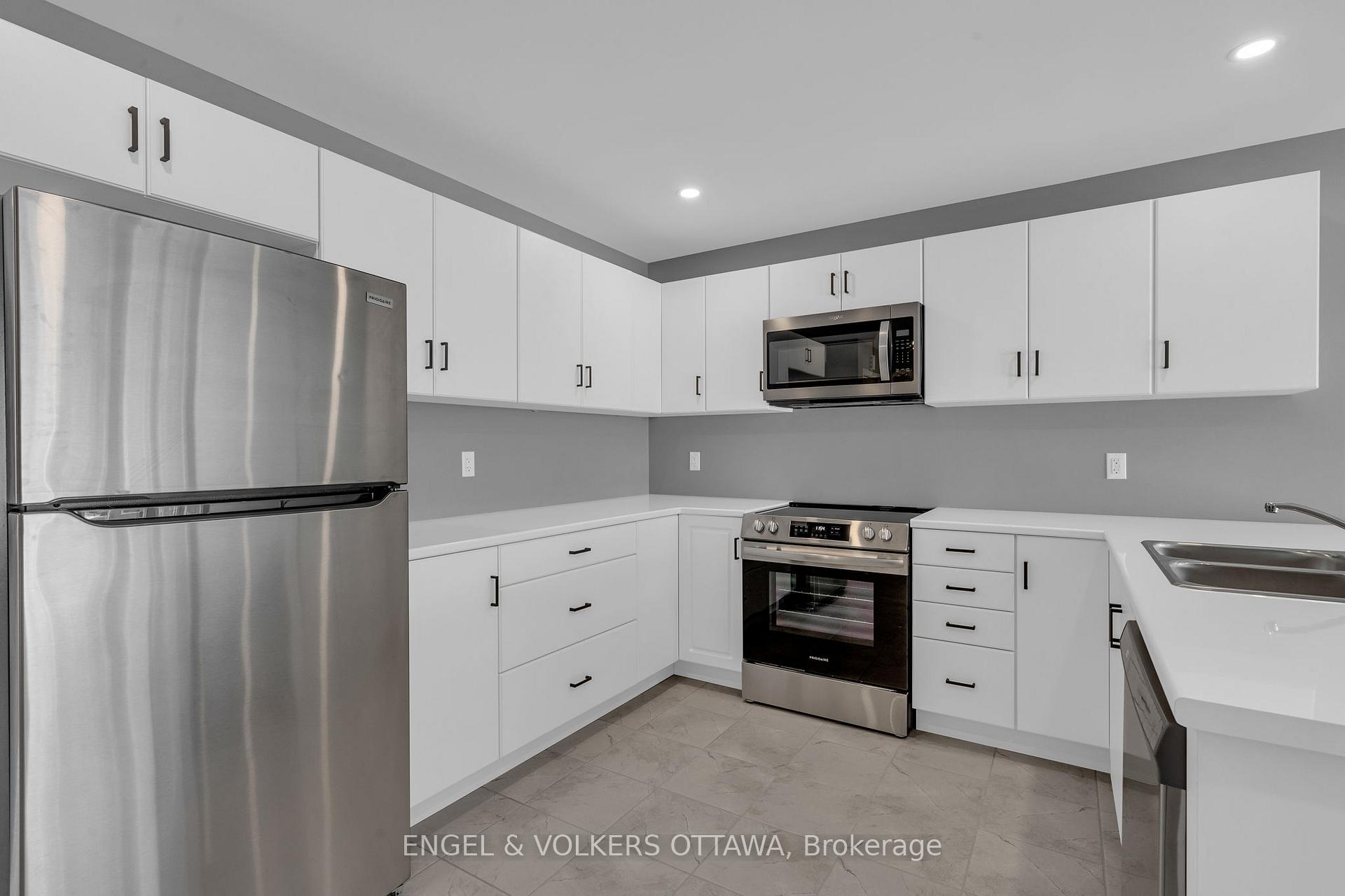 Photo 5 of 102 Seabert Drive, Arnprior, Arnprior — HOMEH
