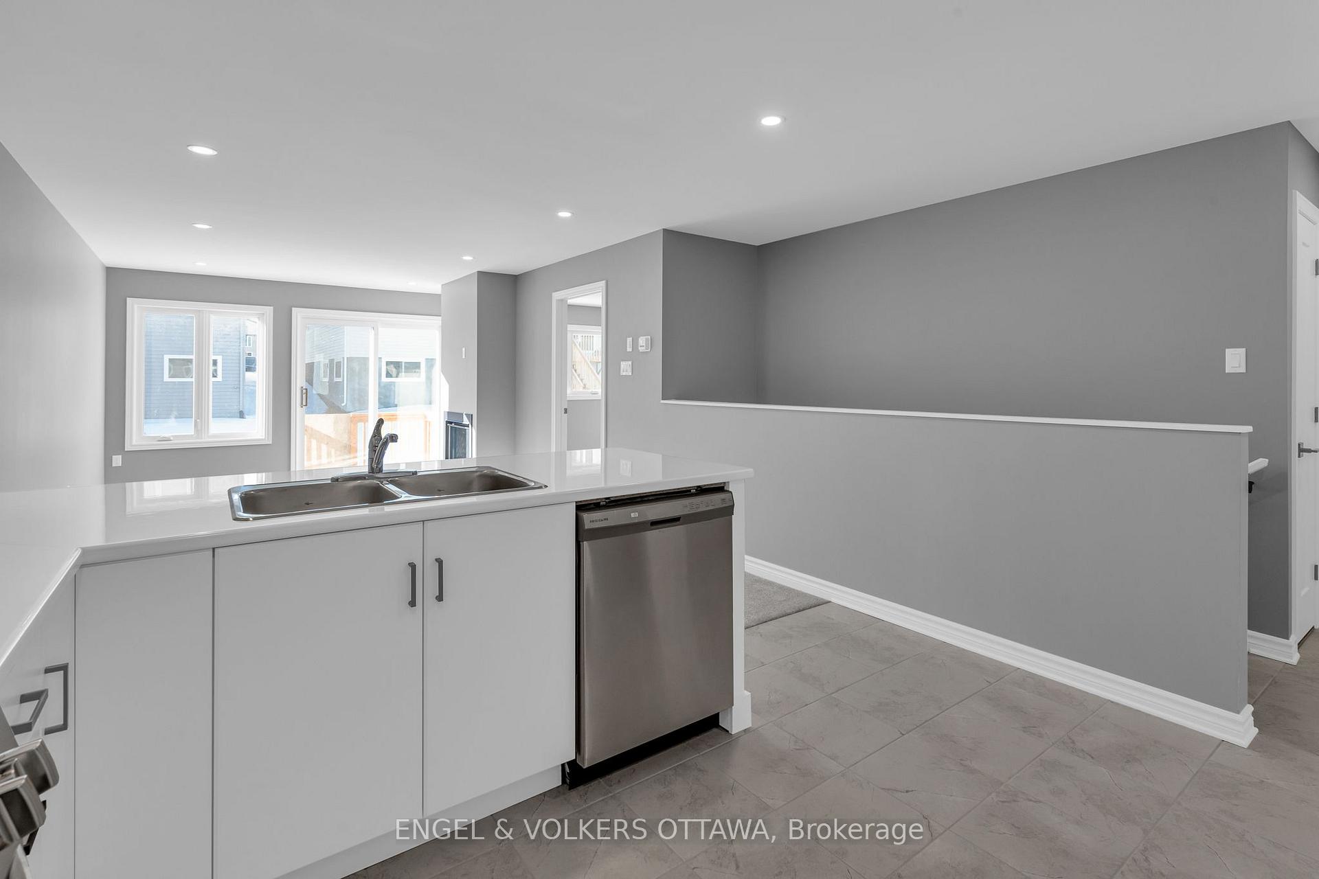 Photo 6 of 102 Seabert Drive, Arnprior, Arnprior — HOMEH