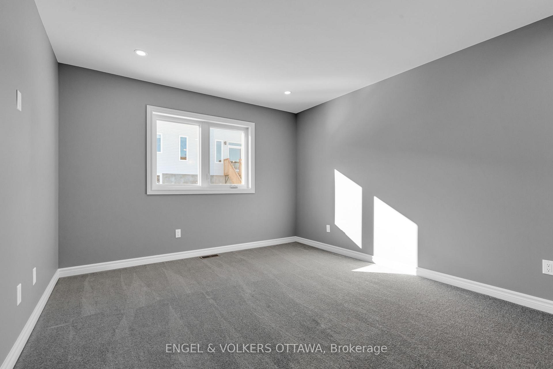 Photo 12 of 102 Seabert Drive, Arnprior, Arnprior — HOMEH