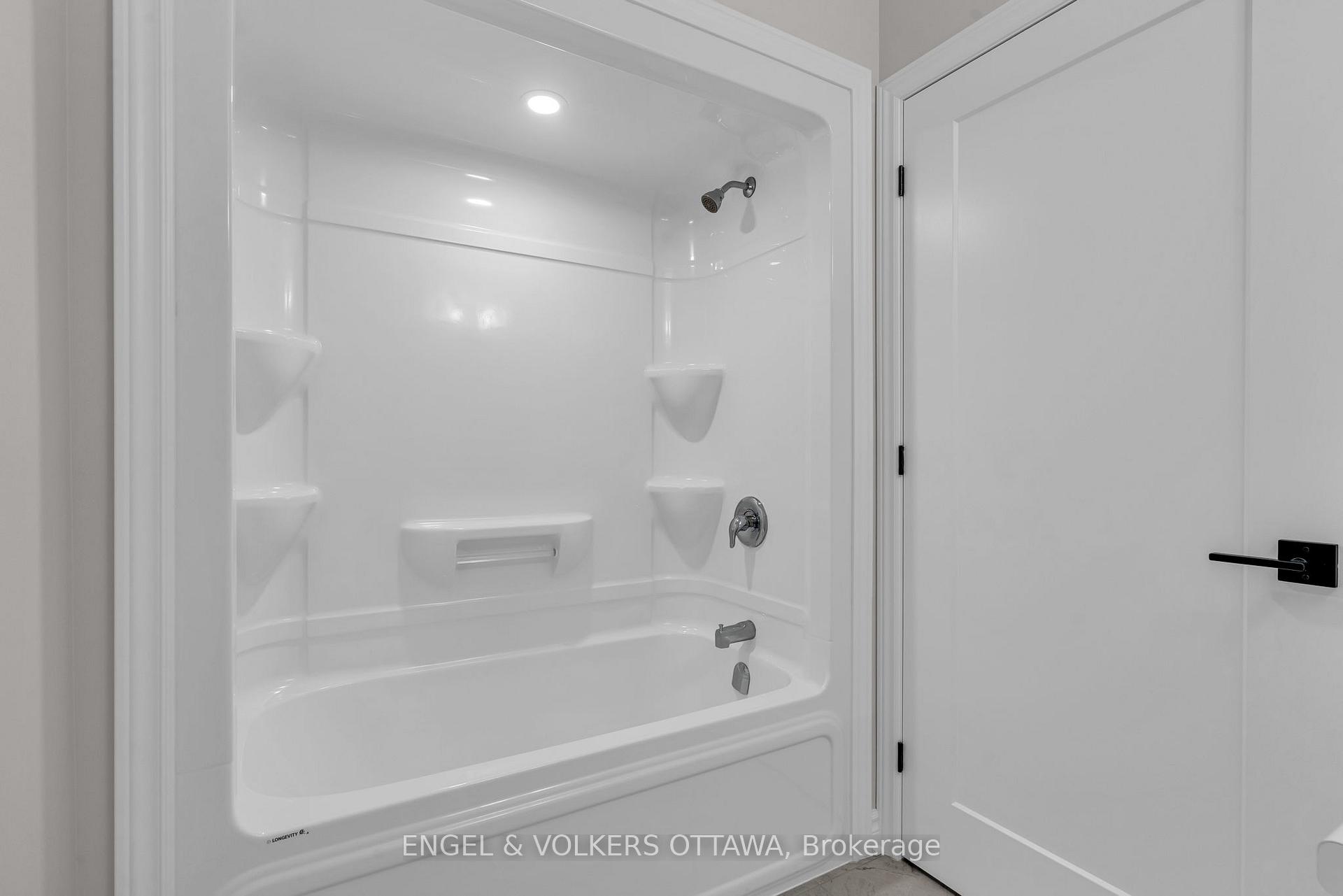 Photo 17 of 102 Seabert Drive, Arnprior, Arnprior — HOMEH