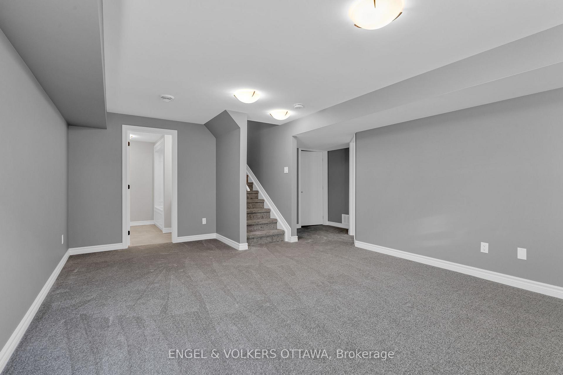 Photo 18 of 102 Seabert Drive, Arnprior, Arnprior — HOMEH