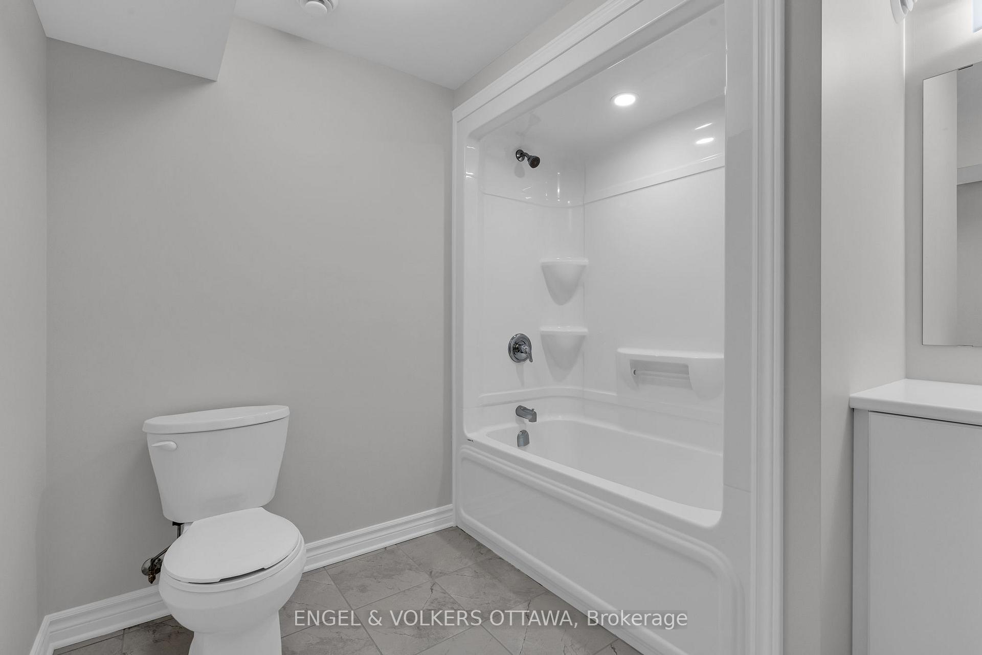 Photo 22 of 102 Seabert Drive, Arnprior, Arnprior — HOMEH