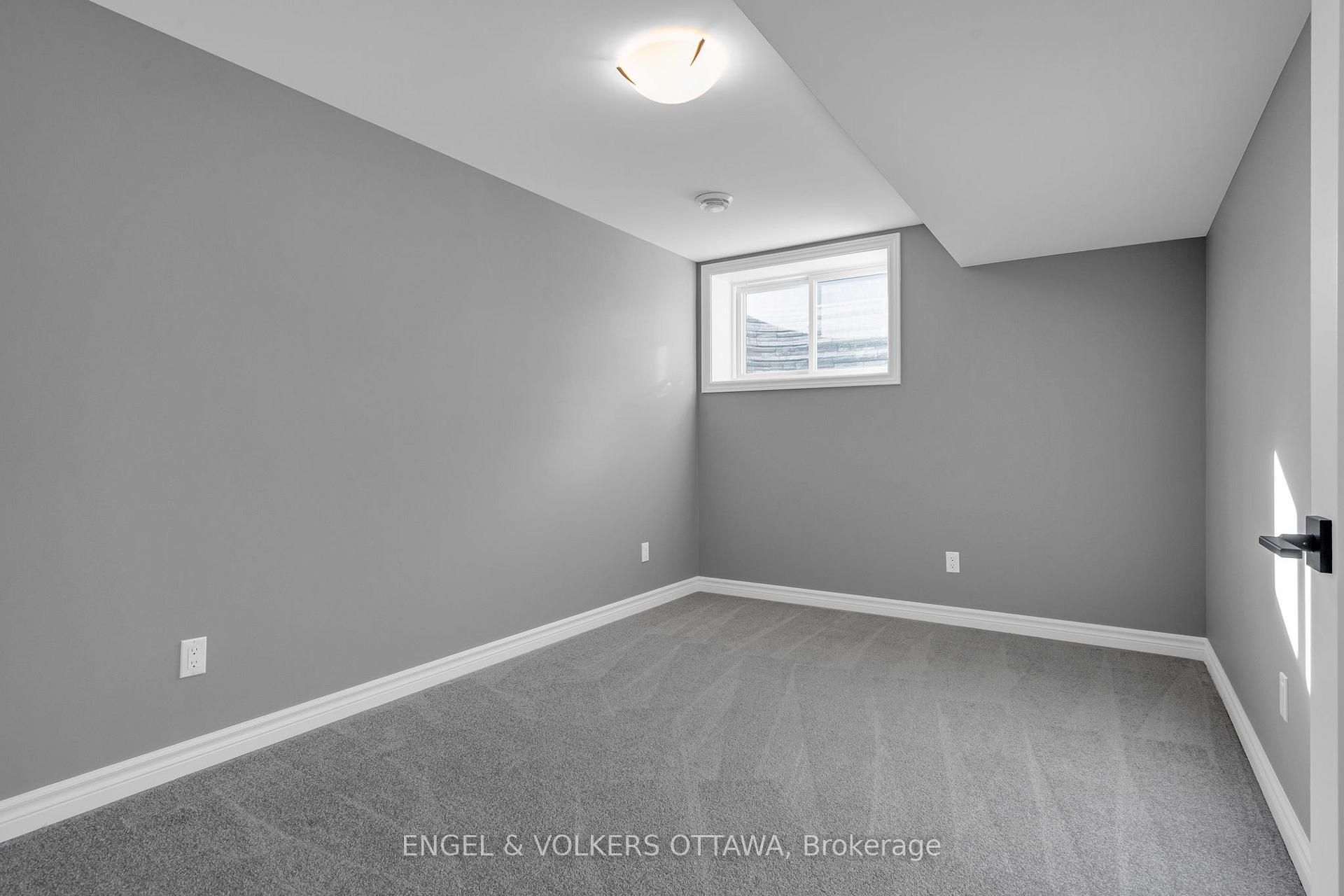 Photo 23 of 102 Seabert Drive, Arnprior, Arnprior — HOMEH