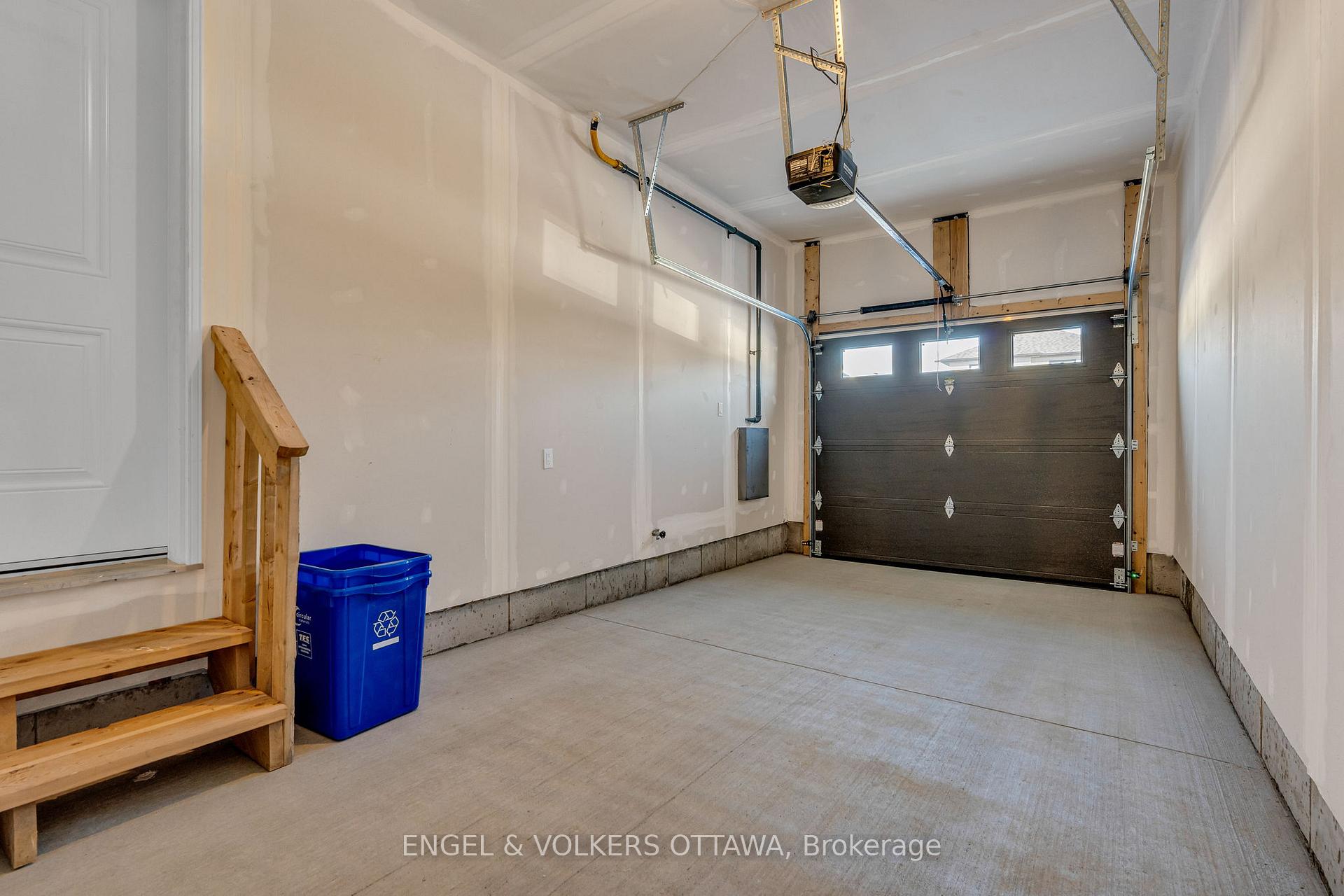 Photo 27 of 102 Seabert Drive, Arnprior, Arnprior — HOMEH