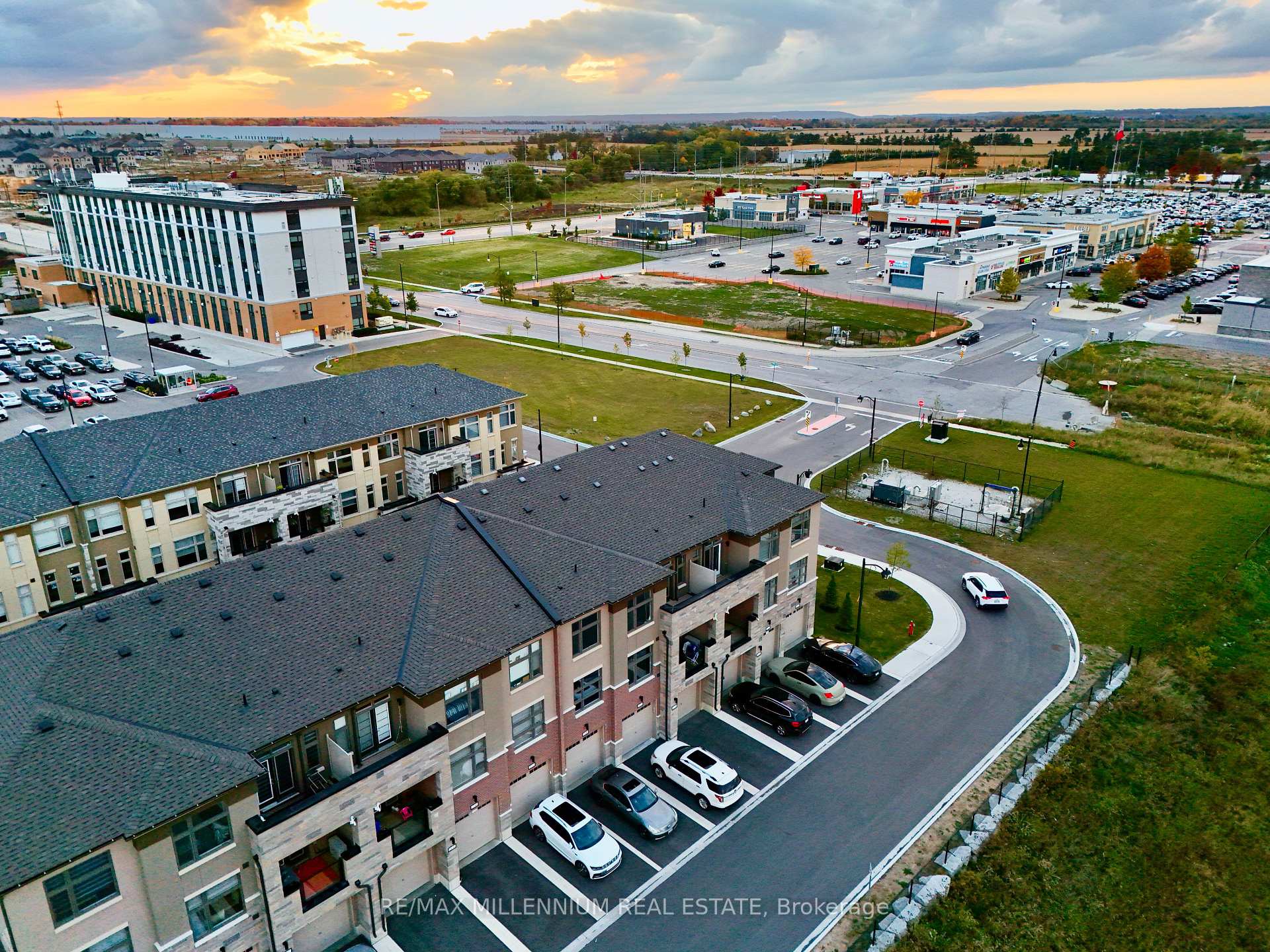 Photo 4 of Unit 21, 45 Fieldridge Crescent, Brampton, Sandringham-Wellington North — HOMEH