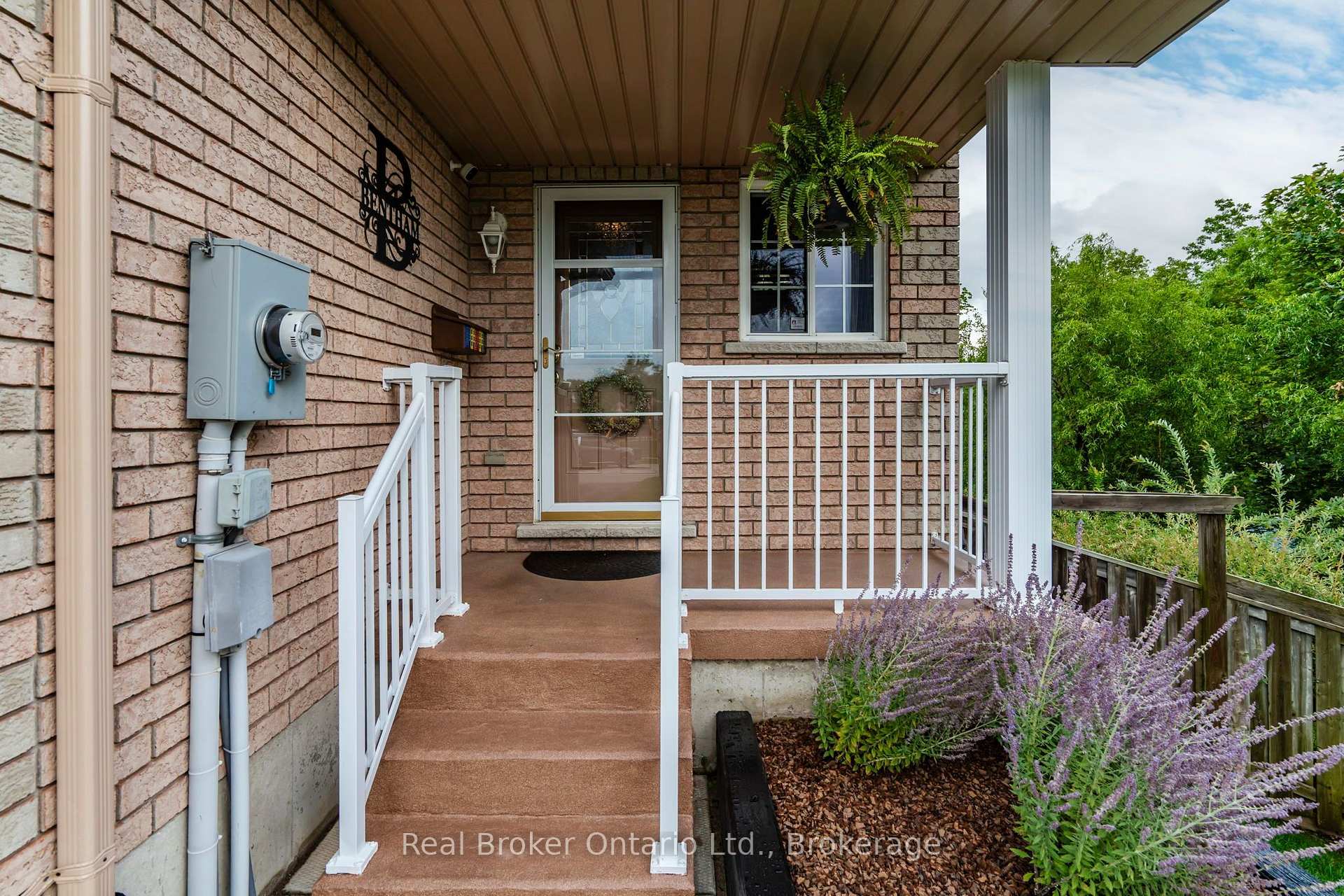 Photo 4 of 140 Southwinds Crescent, Midland — HOMEH