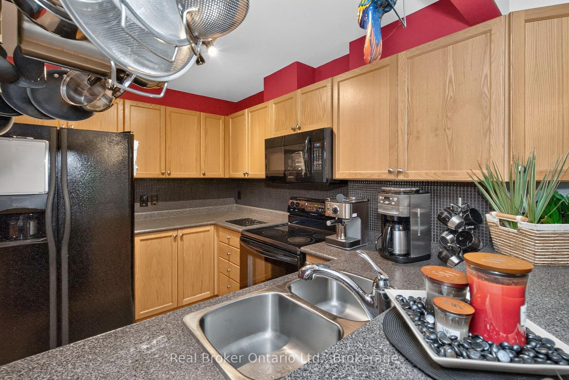 Photo 13 of 140 Southwinds Crescent, Midland — HOMEH