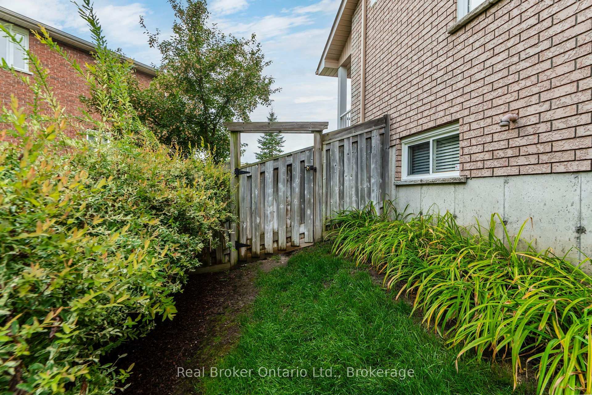 Photo 34 of 140 Southwinds Crescent, Midland — HOMEH