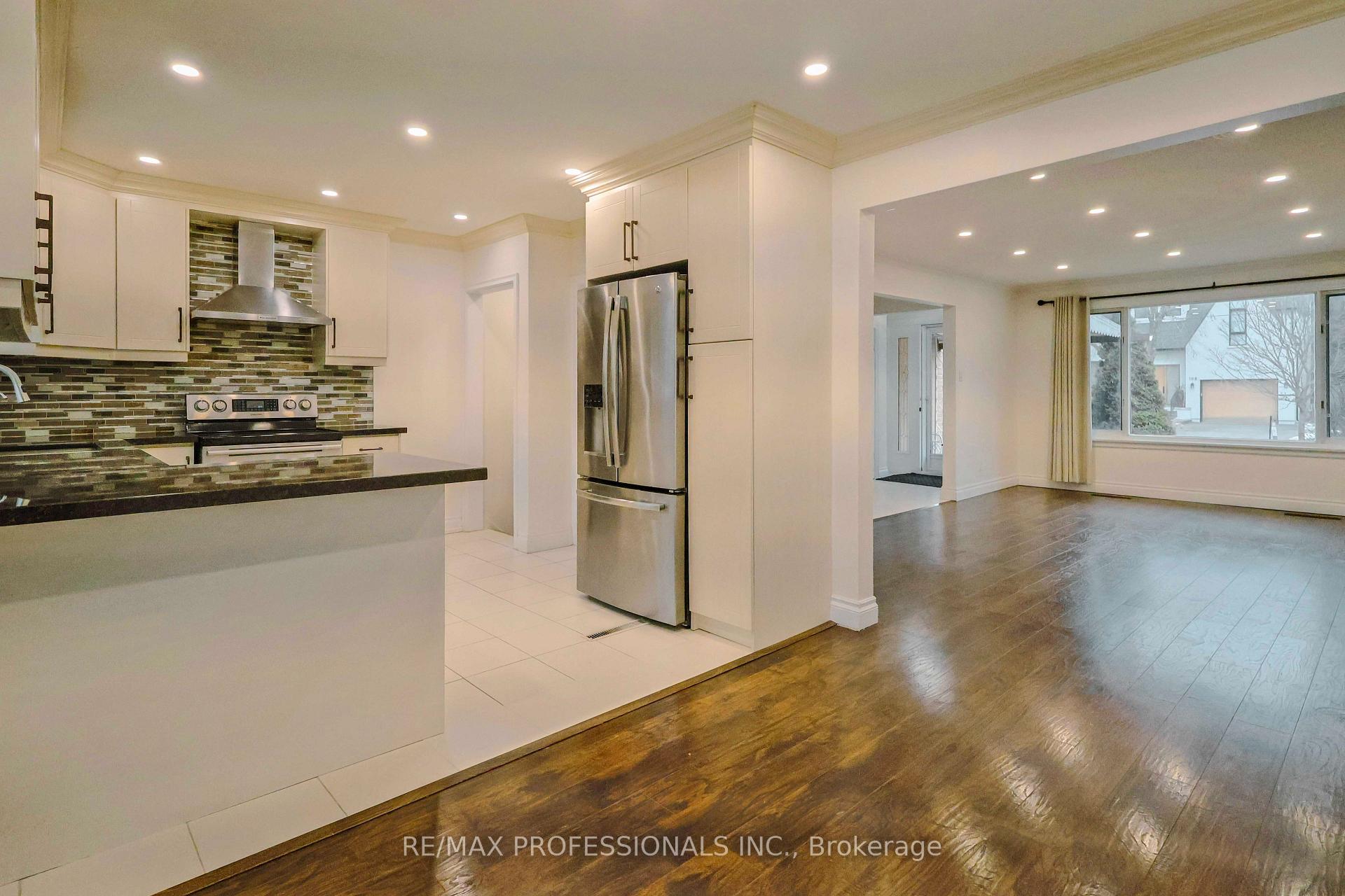 Photo 2 of 109 Botfield Avenue, Etobicoke, Islington-City Centre West — HOMEH