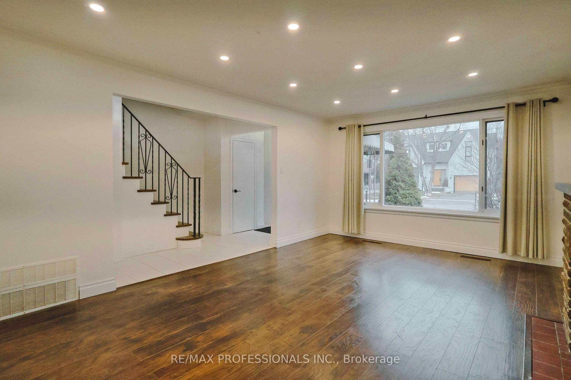 Photo 4 of 109 Botfield Avenue, Etobicoke, Islington-City Centre West — HOMEH