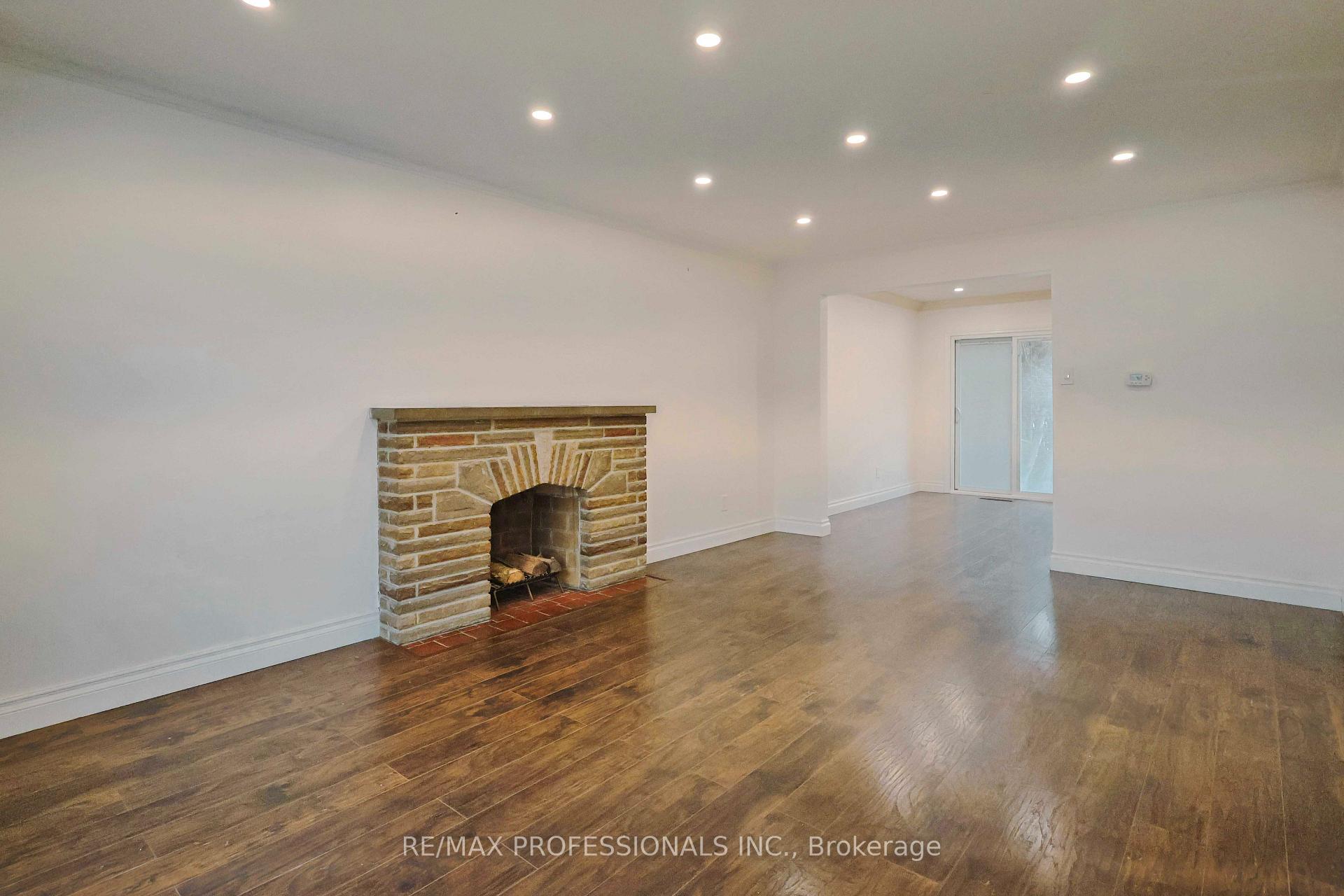 Photo 5 of 109 Botfield Avenue, Etobicoke, Islington-City Centre West — HOMEH