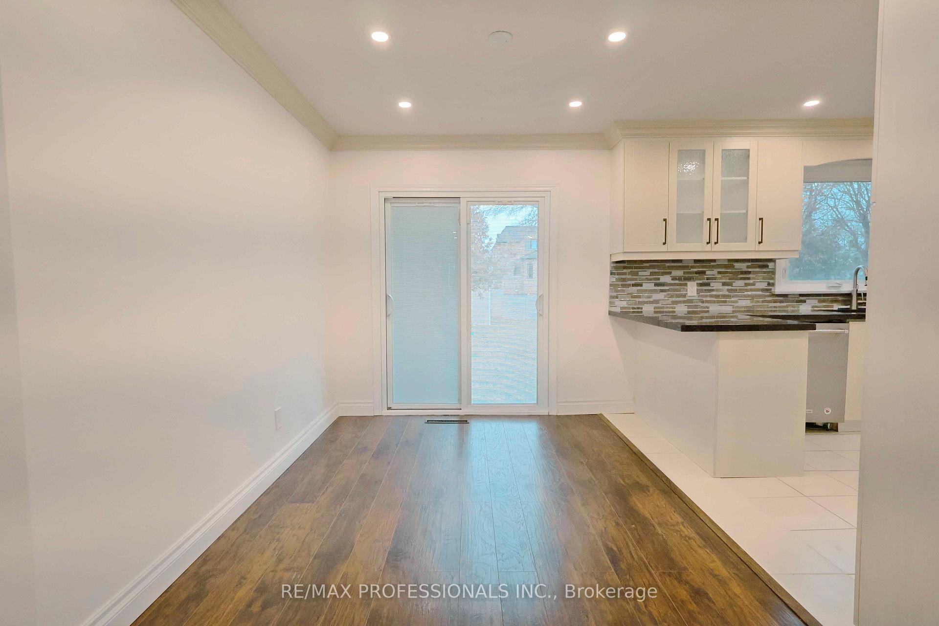 Photo 6 of 109 Botfield Avenue, Etobicoke, Islington-City Centre West — HOMEH