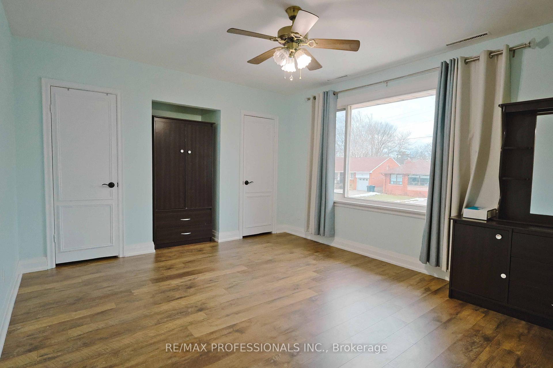 Photo 11 of 109 Botfield Avenue, Etobicoke, Islington-City Centre West — HOMEH