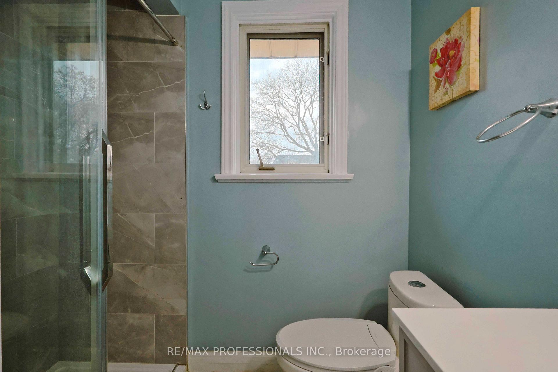 Photo 14 of 109 Botfield Avenue, Etobicoke, Islington-City Centre West — HOMEH