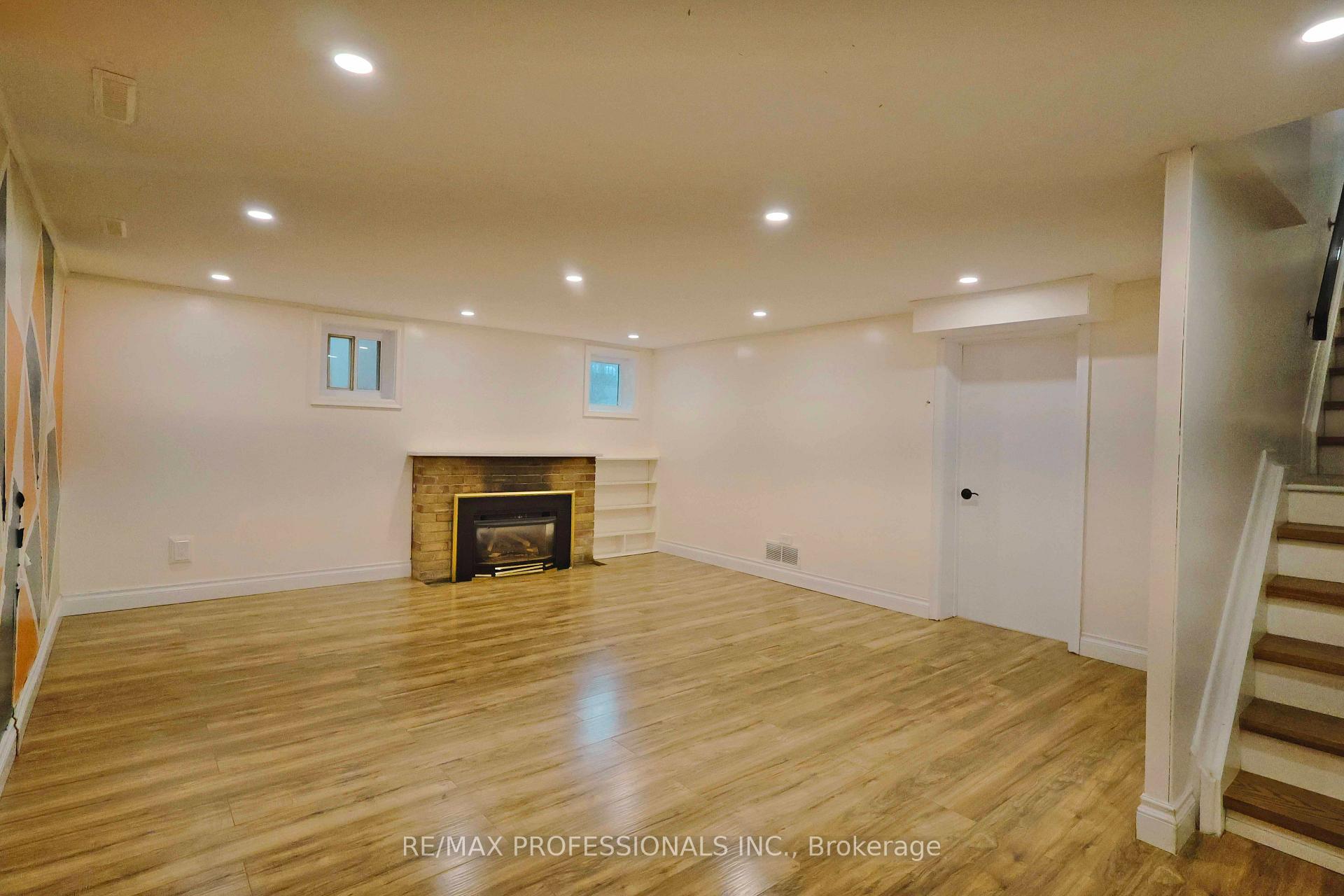Photo 15 of 109 Botfield Avenue, Etobicoke, Islington-City Centre West — HOMEH