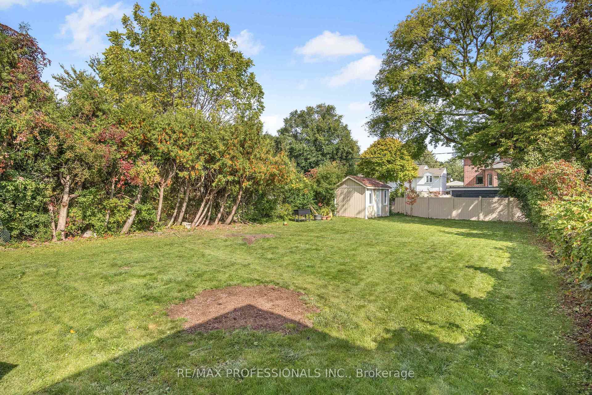 Photo 17 of 109 Botfield Avenue, Etobicoke, Islington-City Centre West — HOMEH