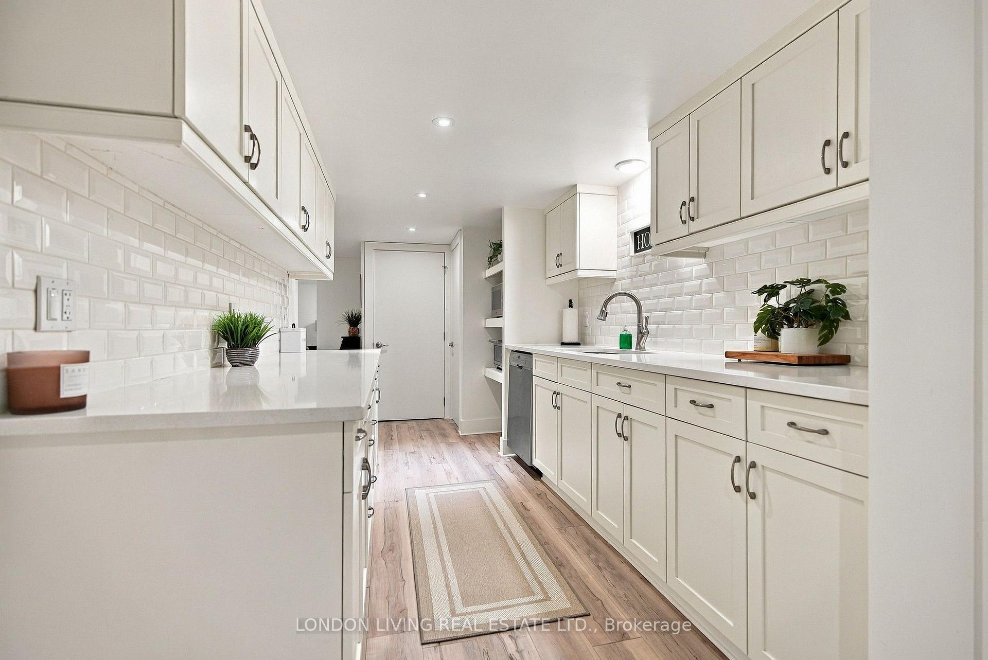 Photo 15 of 757 Nadine Avenue, London, South R — HOMEH