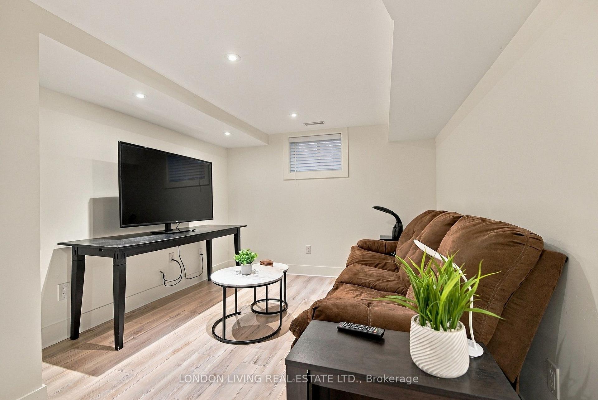 Photo 18 of 757 Nadine Avenue, London, South R — HOMEH