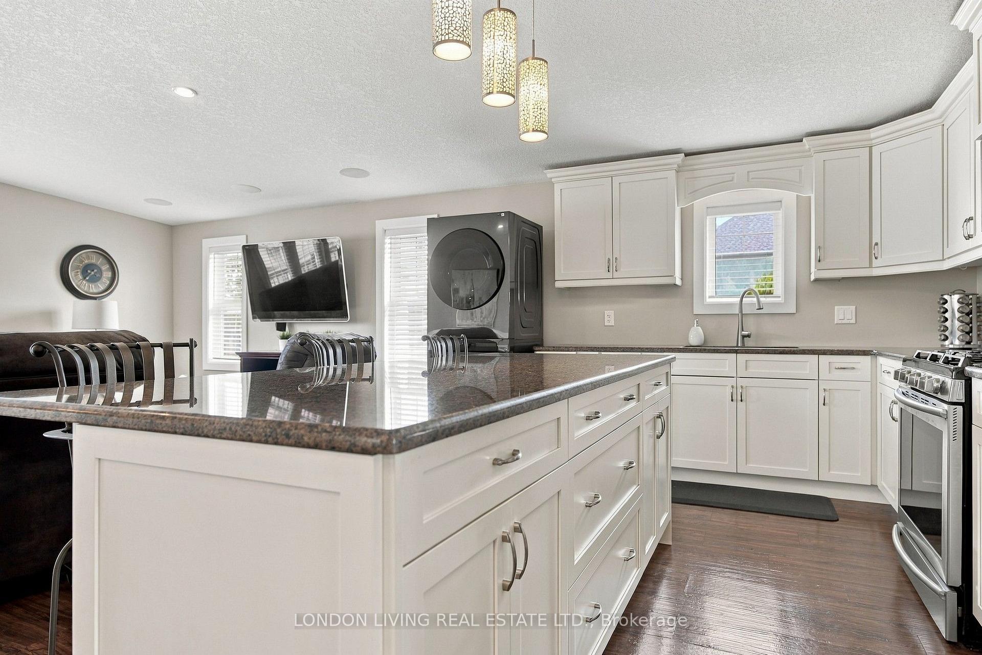 Photo 30 of 757 Nadine Avenue, London, South R — HOMEH