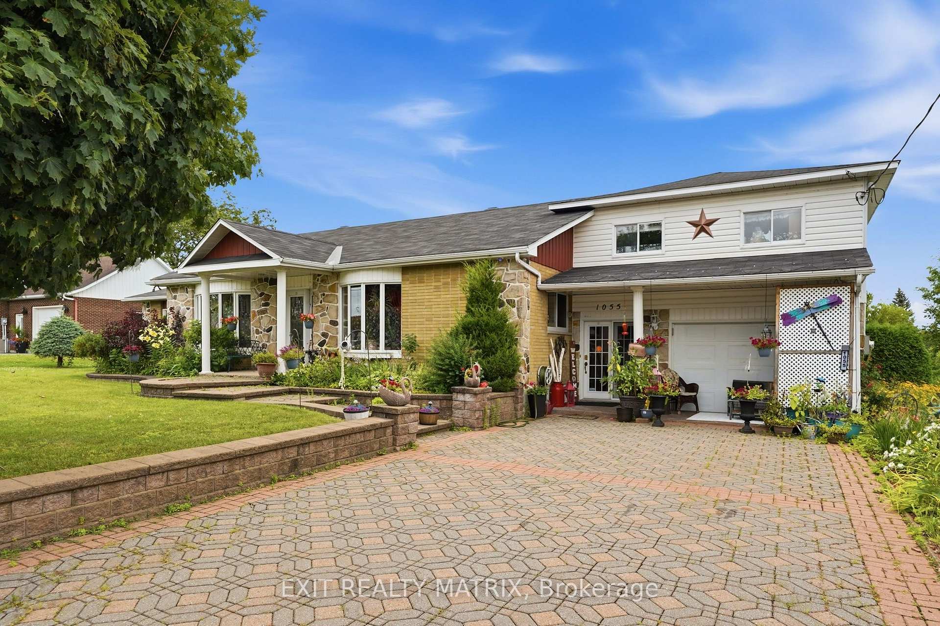Photo of 1055 Victoria Street