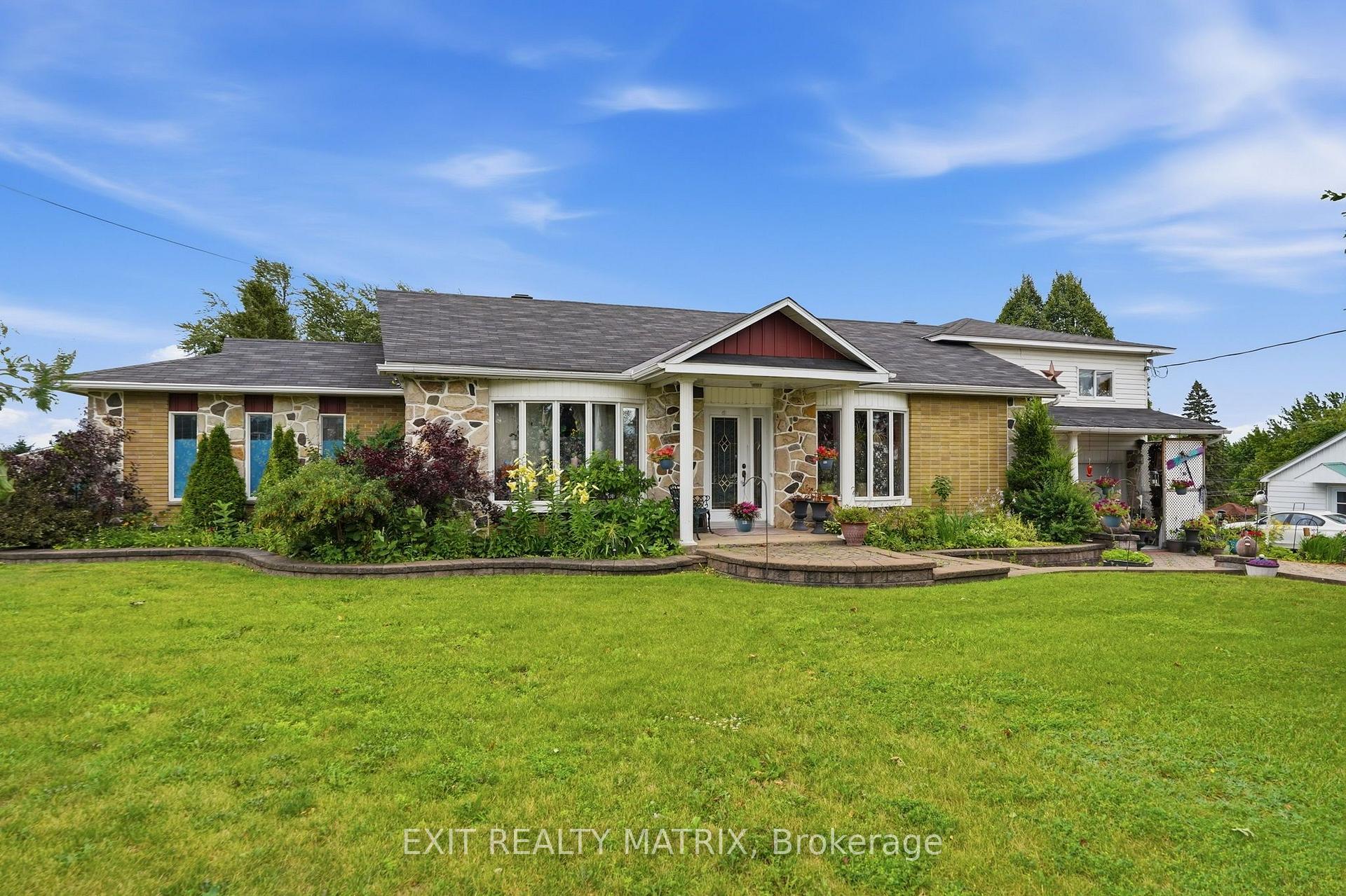 Photo 2 of 1055 Victoria Street, Champlain, L'Orignal — HOMEH