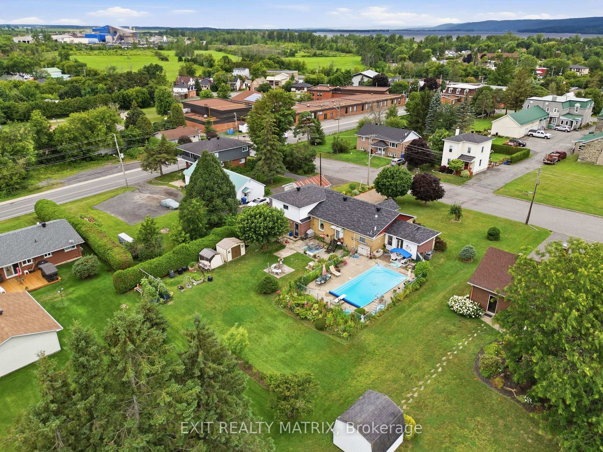 Photo 34 of 1055 Victoria Street, Champlain, L'Orignal — HOMEH