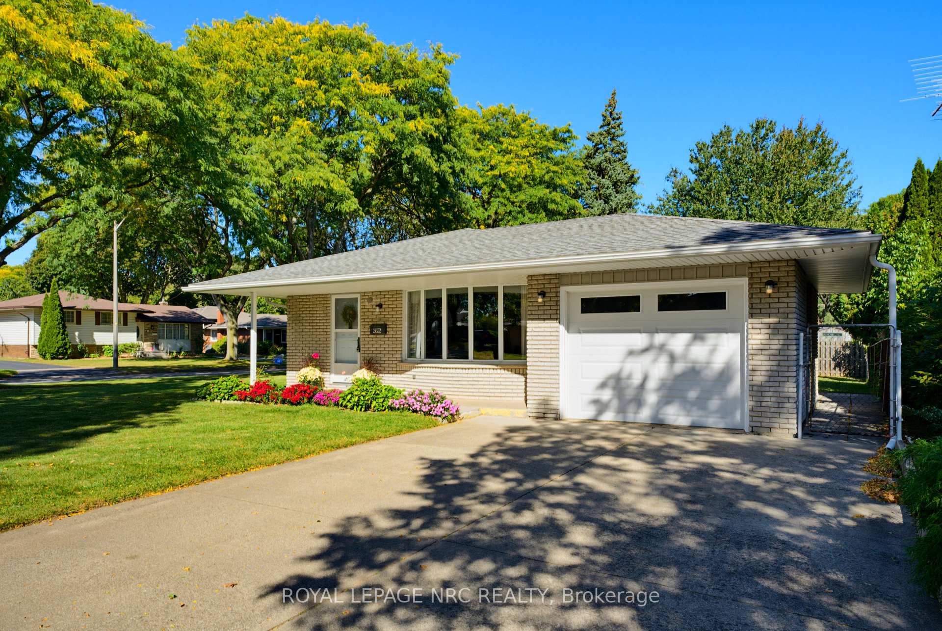 Photo 3 of 6395 Glengate Street, Niagara Falls, Morrison — HOMEH