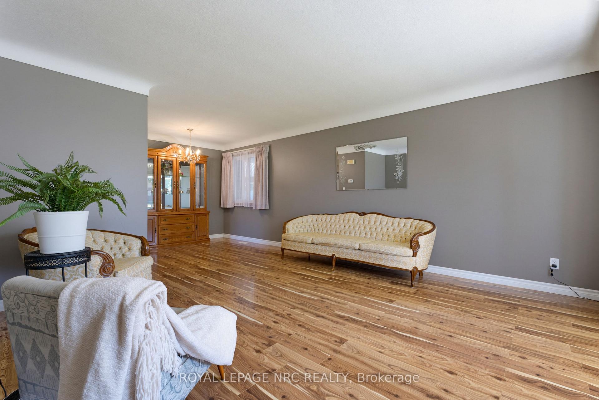 Photo 8 of 6395 Glengate Street, Niagara Falls, Morrison — HOMEH