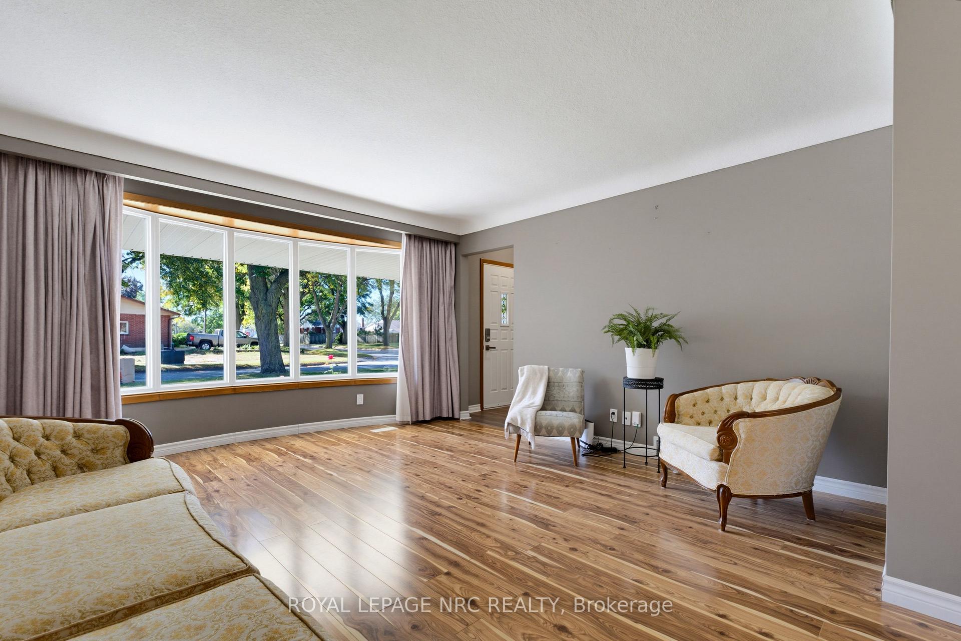 Photo 11 of 6395 Glengate Street, Niagara Falls, Morrison — HOMEH