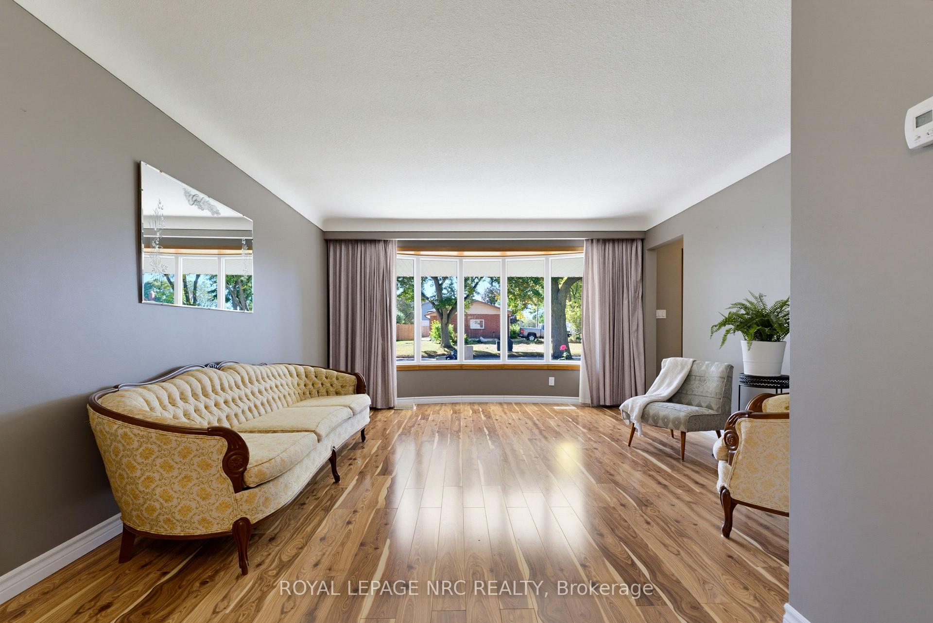 Photo 12 of 6395 Glengate Street, Niagara Falls, Morrison — HOMEH