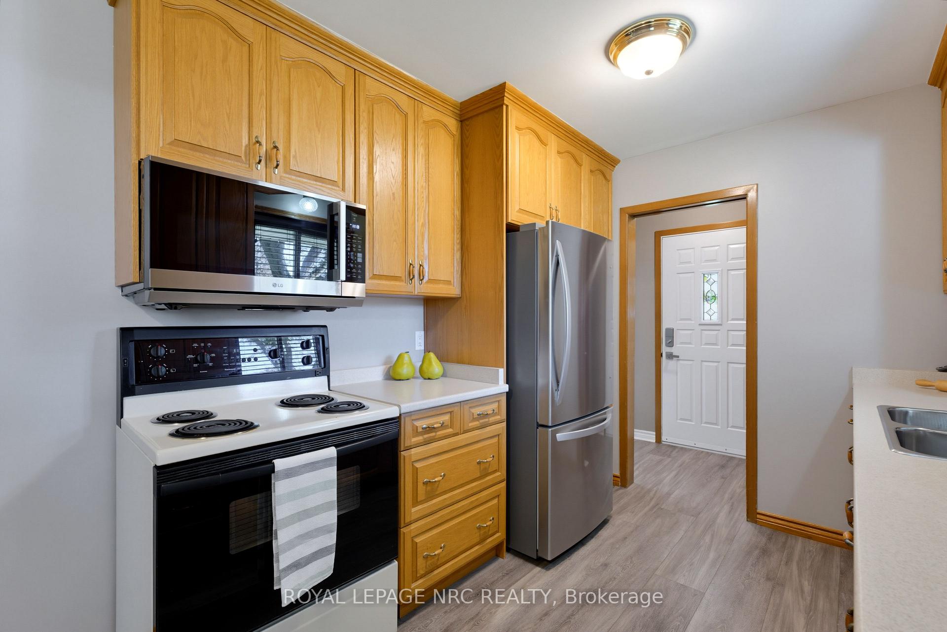Photo 17 of 6395 Glengate Street, Niagara Falls, Morrison — HOMEH