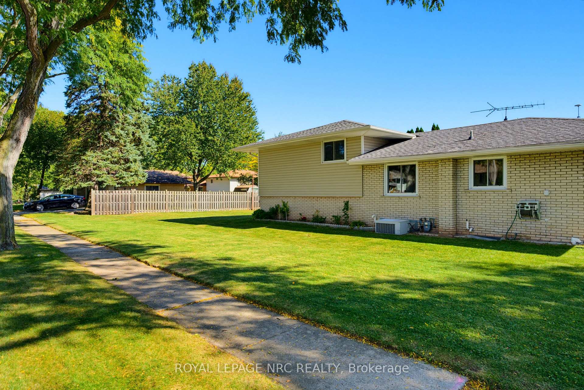 Photo 32 of 6395 Glengate Street, Niagara Falls, Morrison — HOMEH