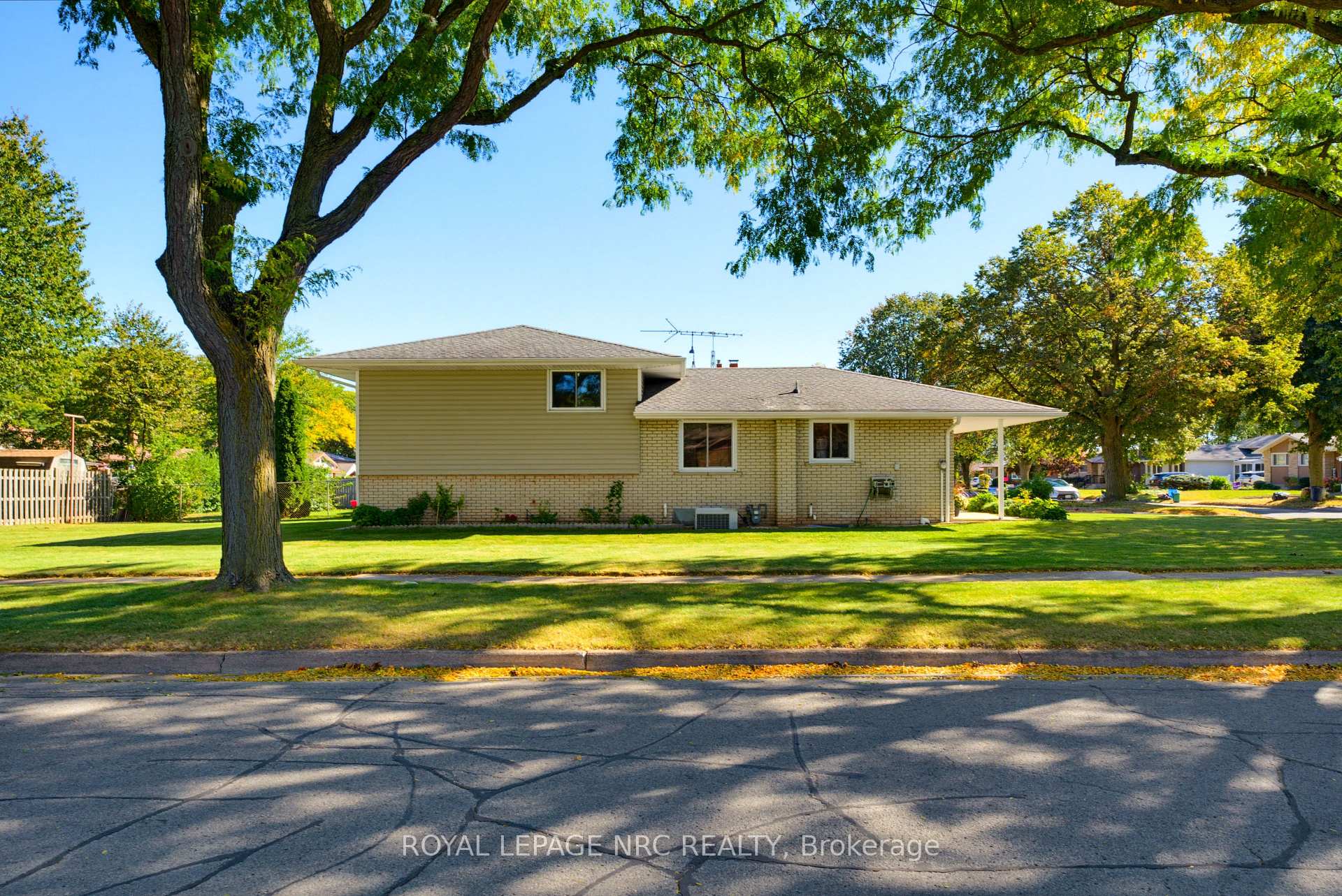 Photo 33 of 6395 Glengate Street, Niagara Falls, Morrison — HOMEH